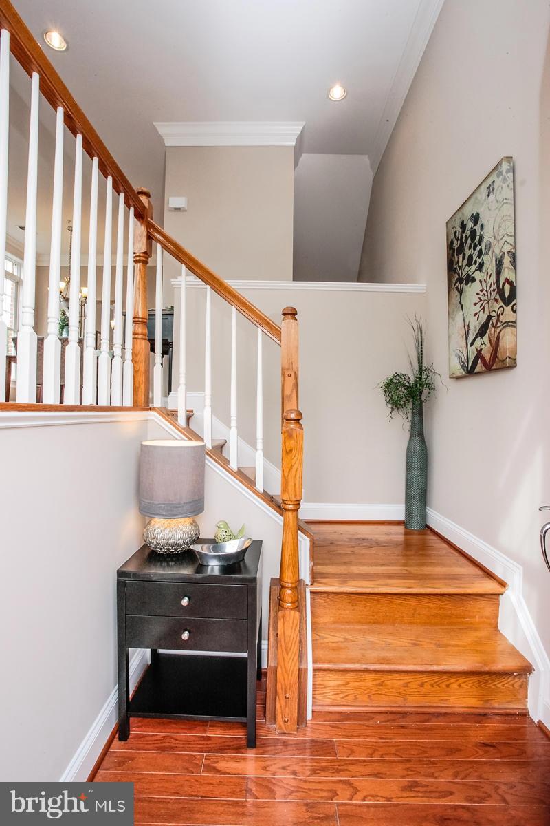 TOWN COURT - Residential Lease