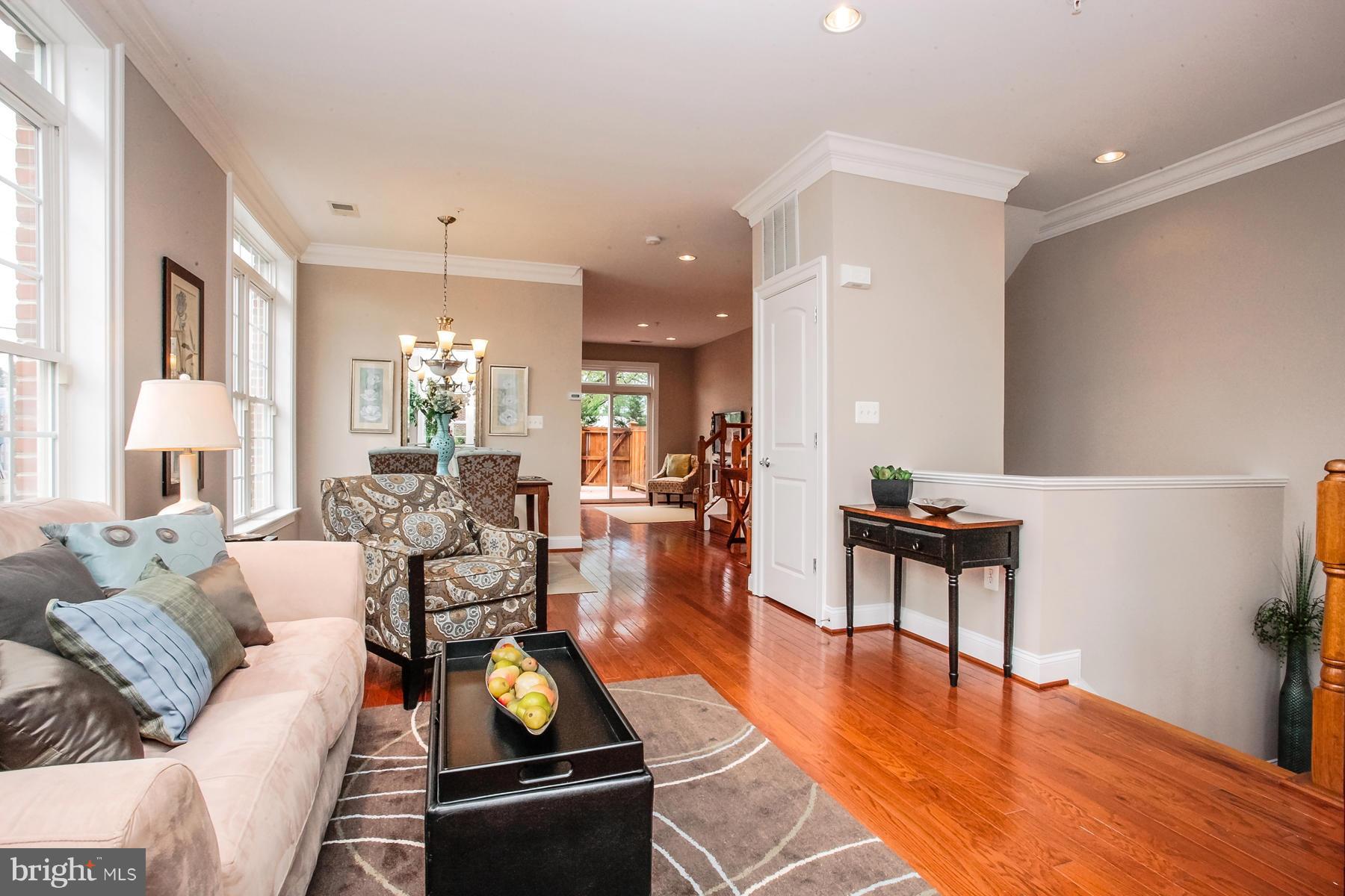 TOWN COURT - Residential Lease