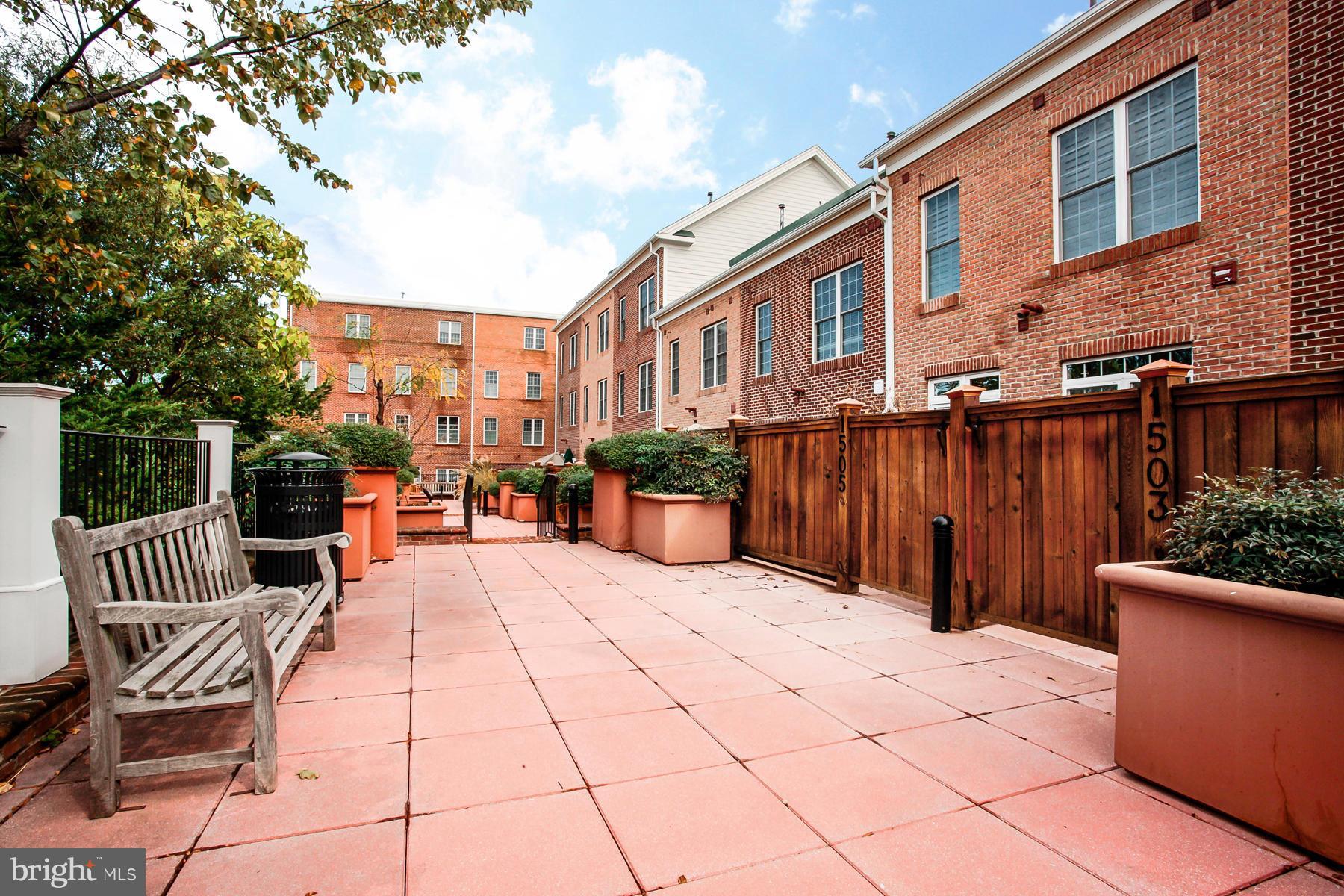 TOWN COURT - Residential Lease