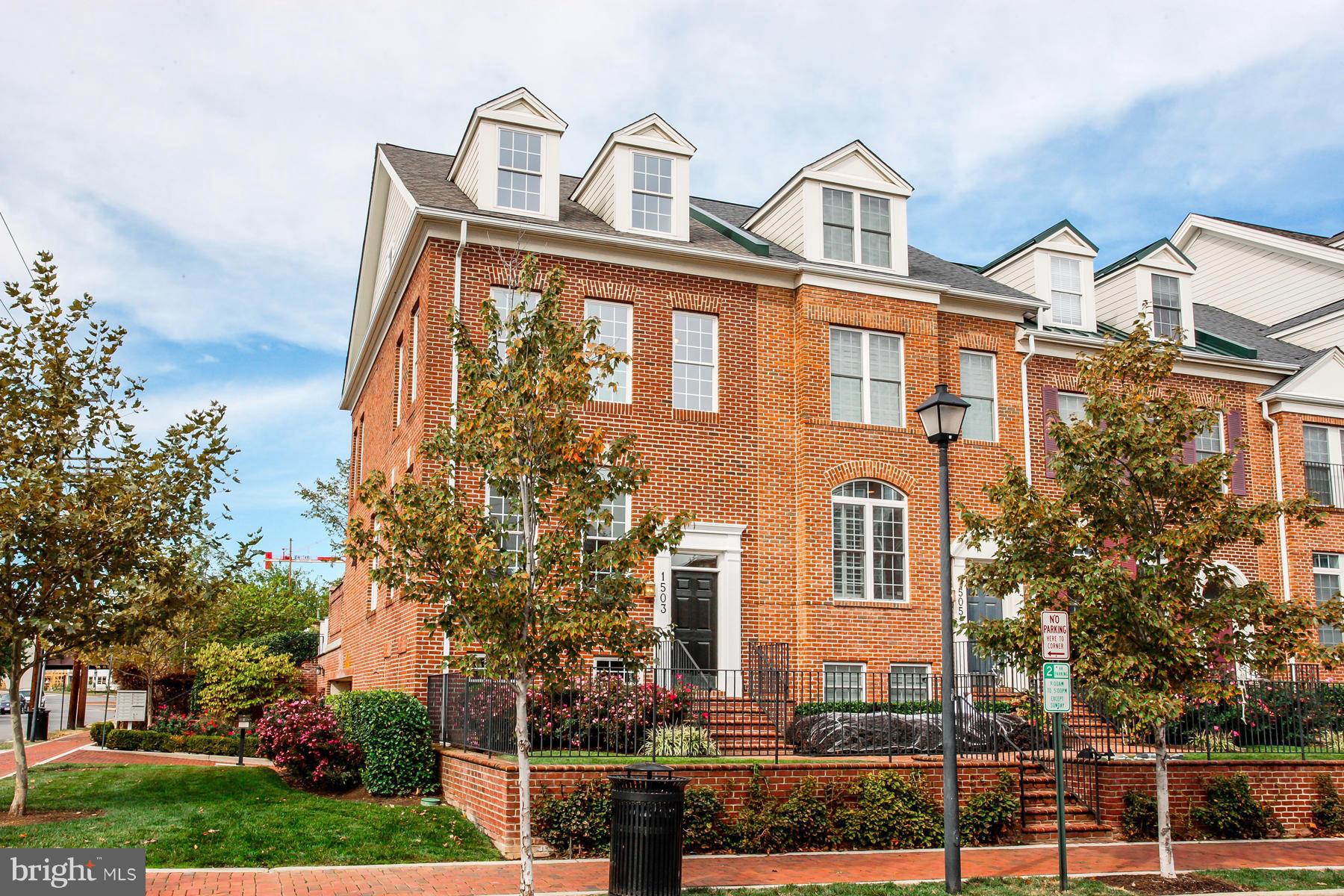 TOWN COURT - Residential Lease