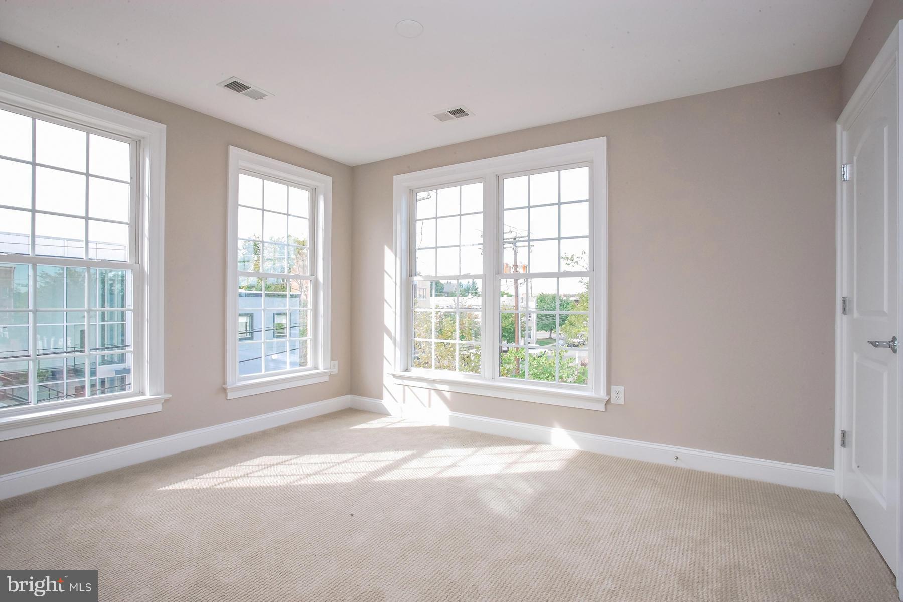 TOWN COURT - Residential Lease