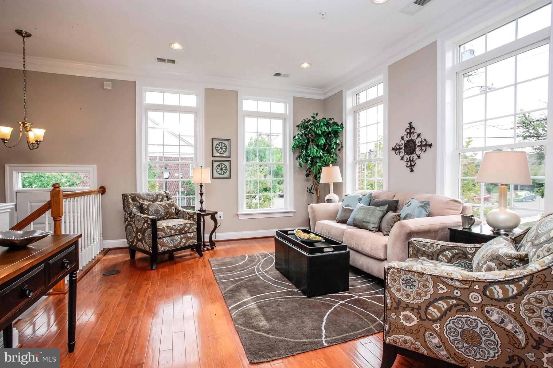 TOWN COURT - Residential Lease