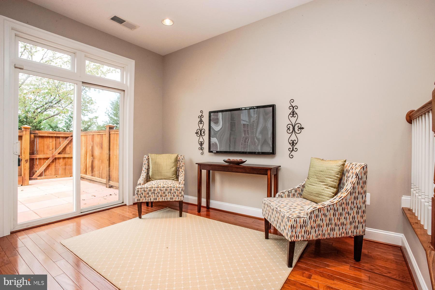 TOWN COURT - Residential Lease
