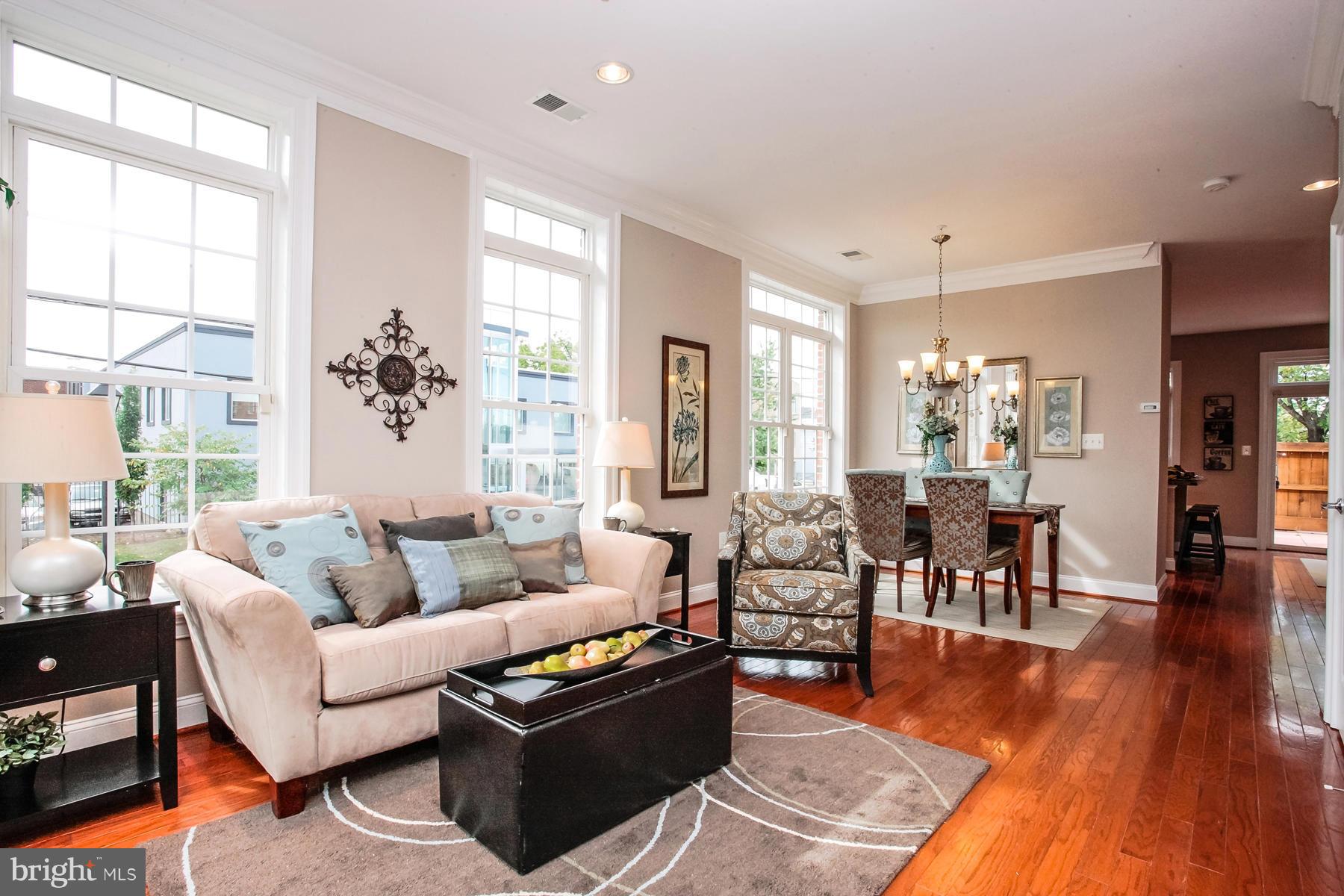 TOWN COURT - Residential Lease