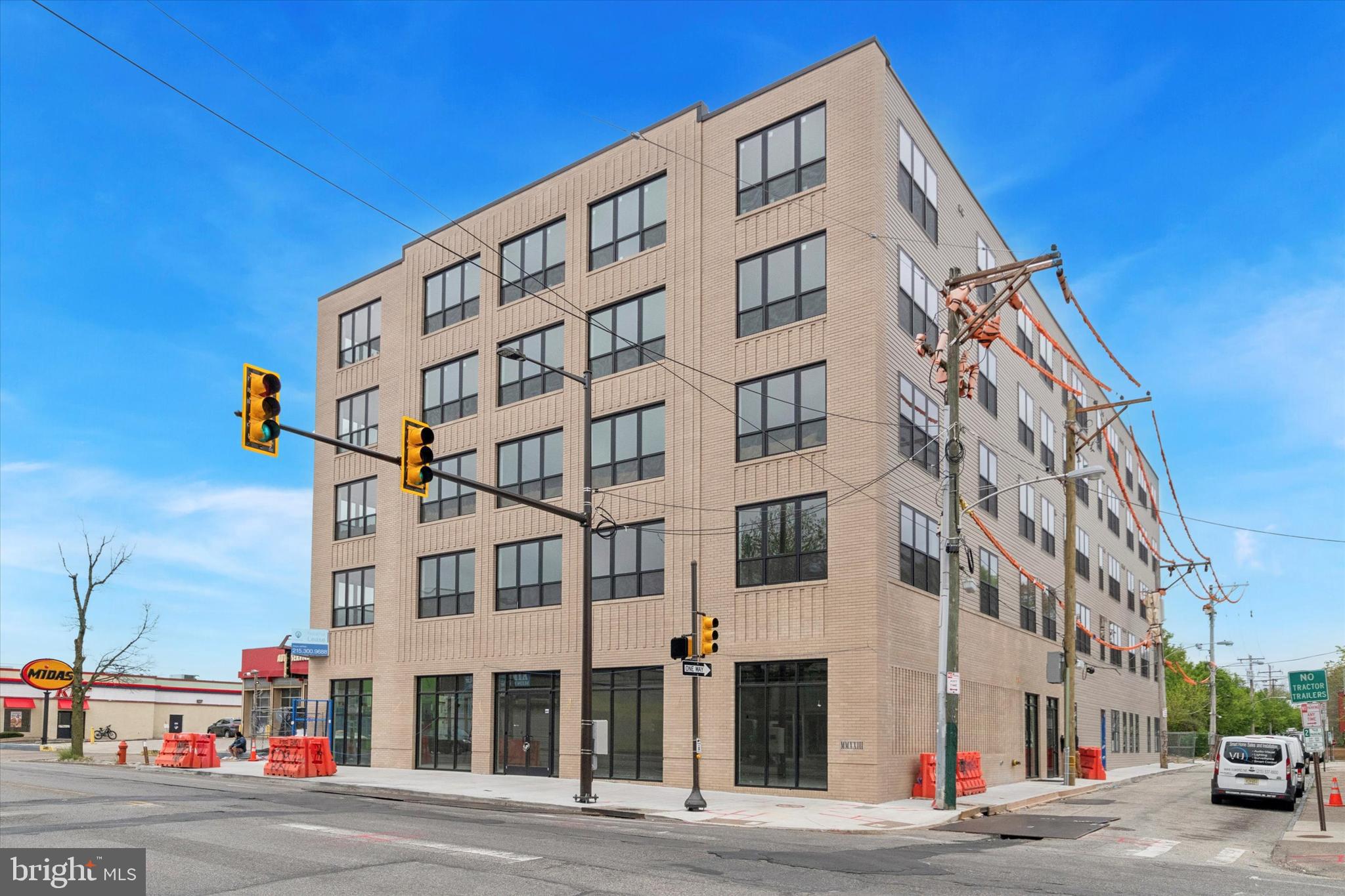 139 W CHELTEN AVENUE 411