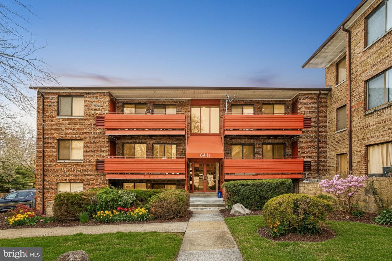 HUNTINGTON WALK - Residential