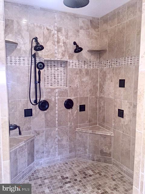 RIVER CREEK - Residential Lease