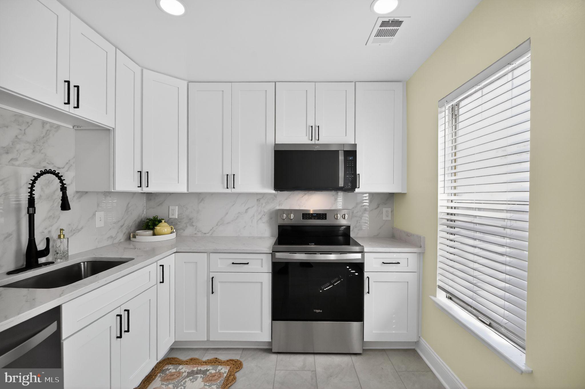 OAKWOOD COMMONS - Residential