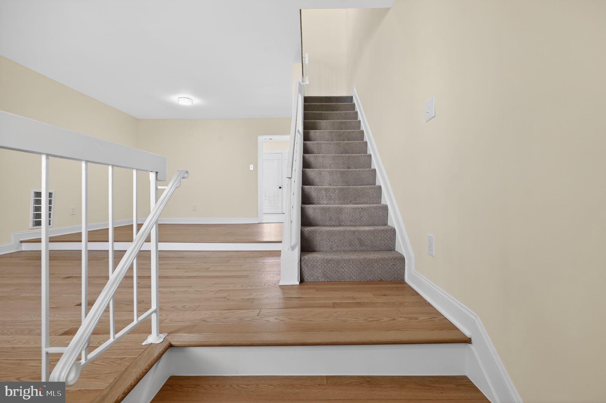 OAKWOOD COMMONS - Residential