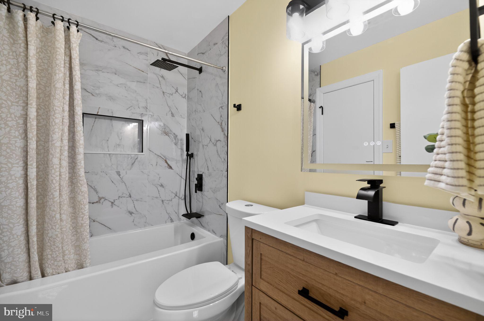 OAKWOOD COMMONS - Residential