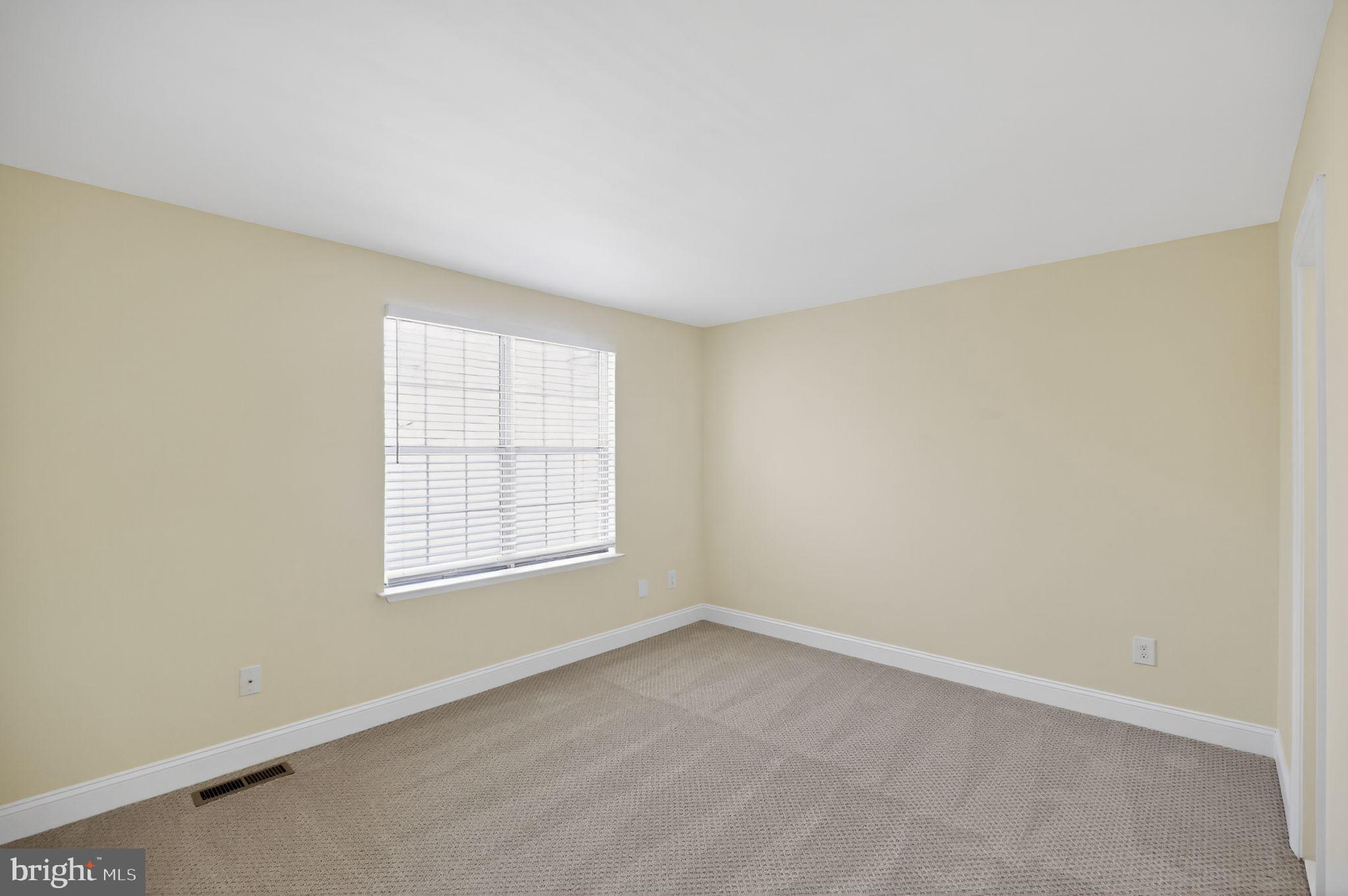 OAKWOOD COMMONS - Residential