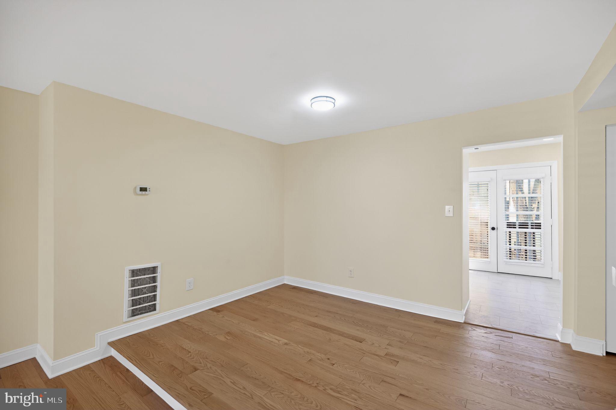 OAKWOOD COMMONS - Residential