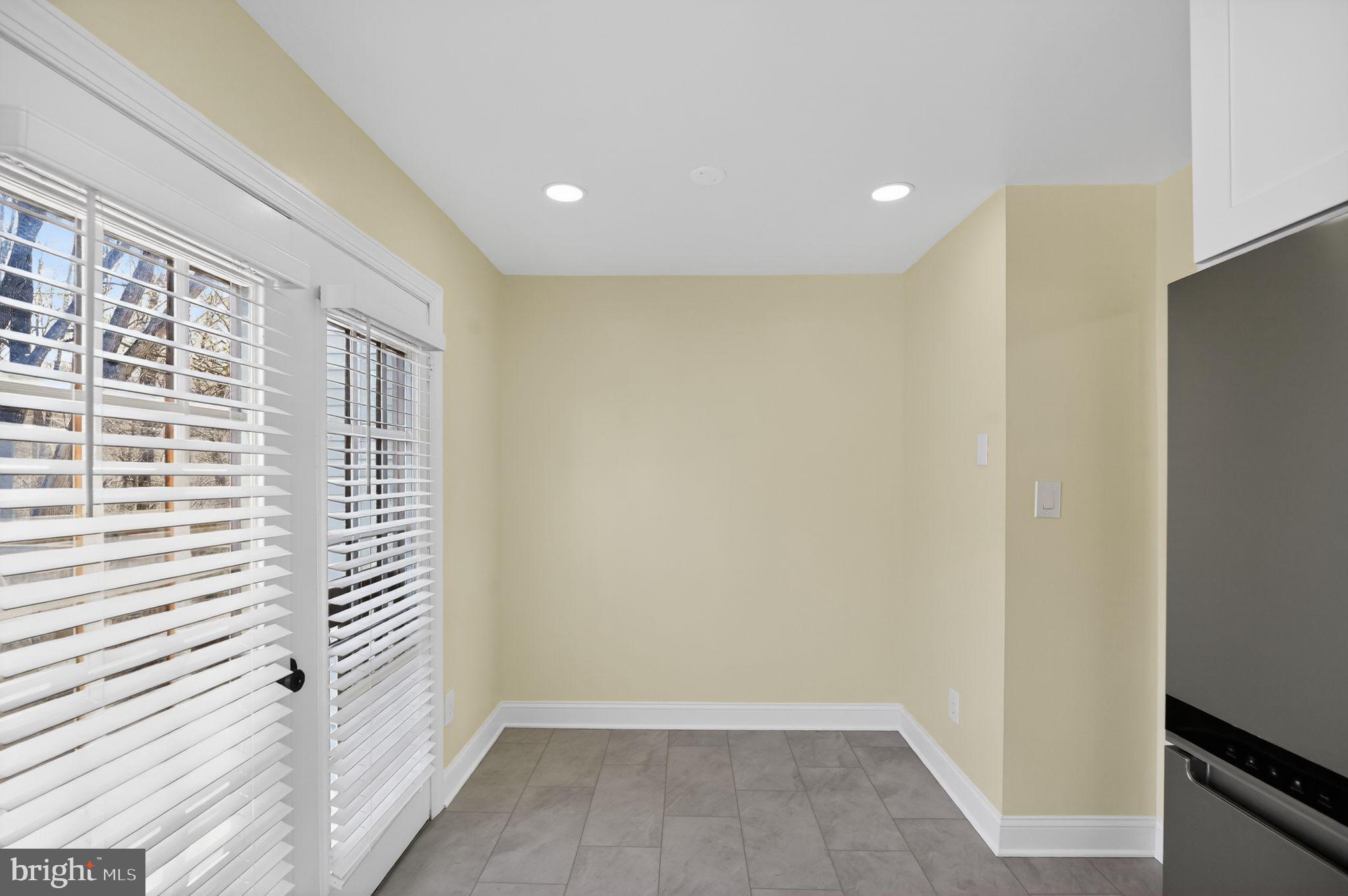 OAKWOOD COMMONS - Residential