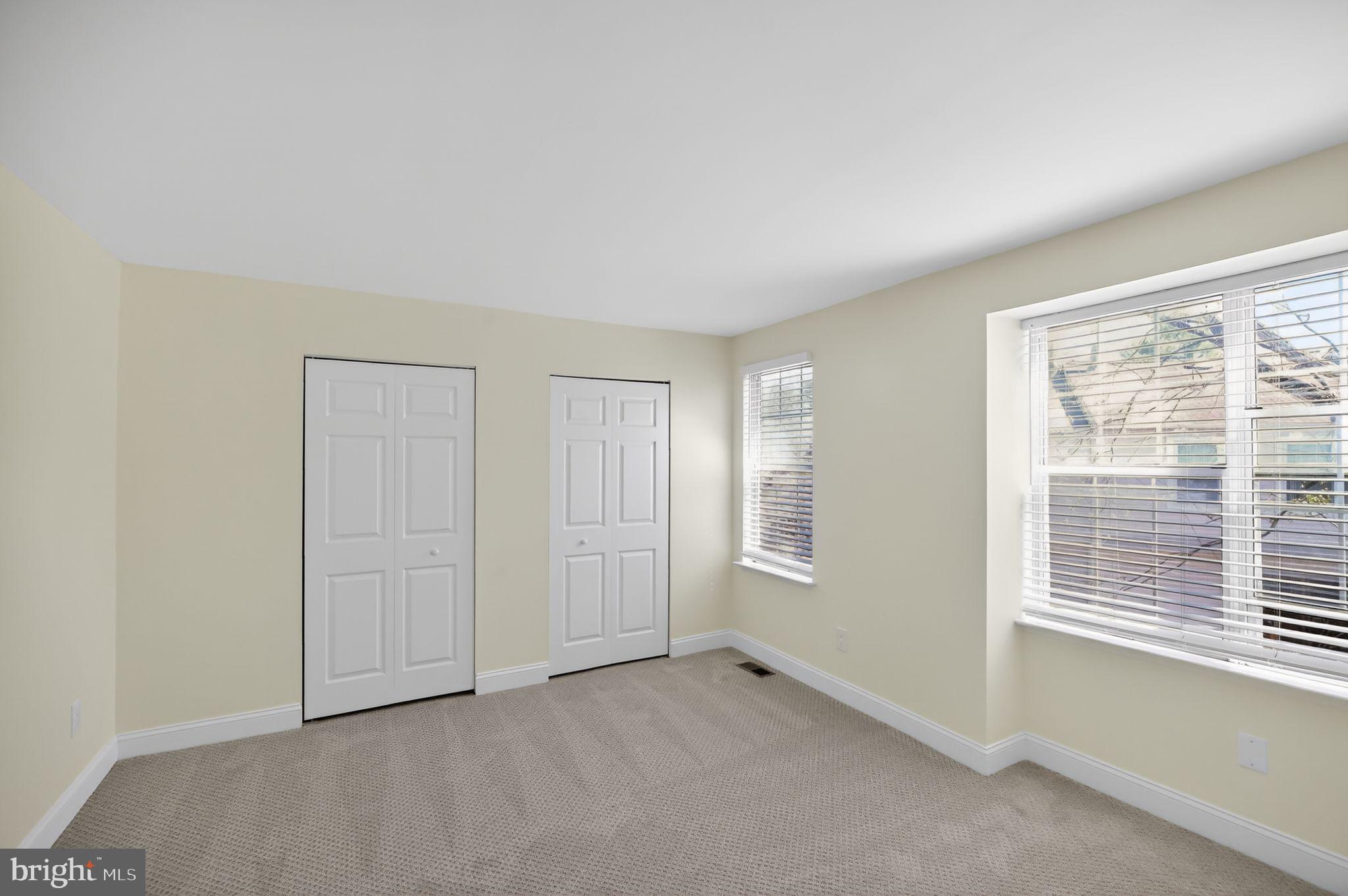 OAKWOOD COMMONS - Residential