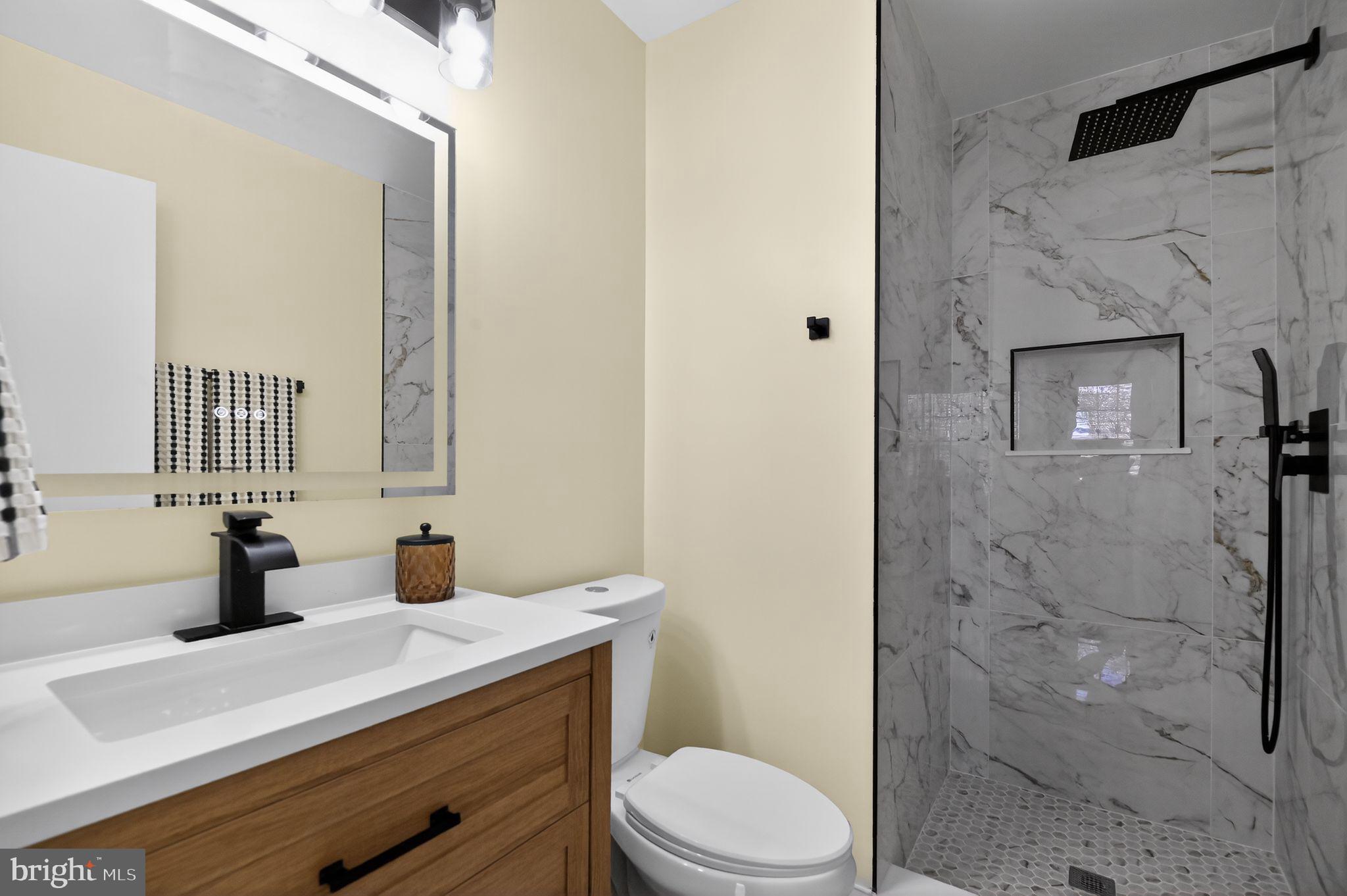 OAKWOOD COMMONS - Residential