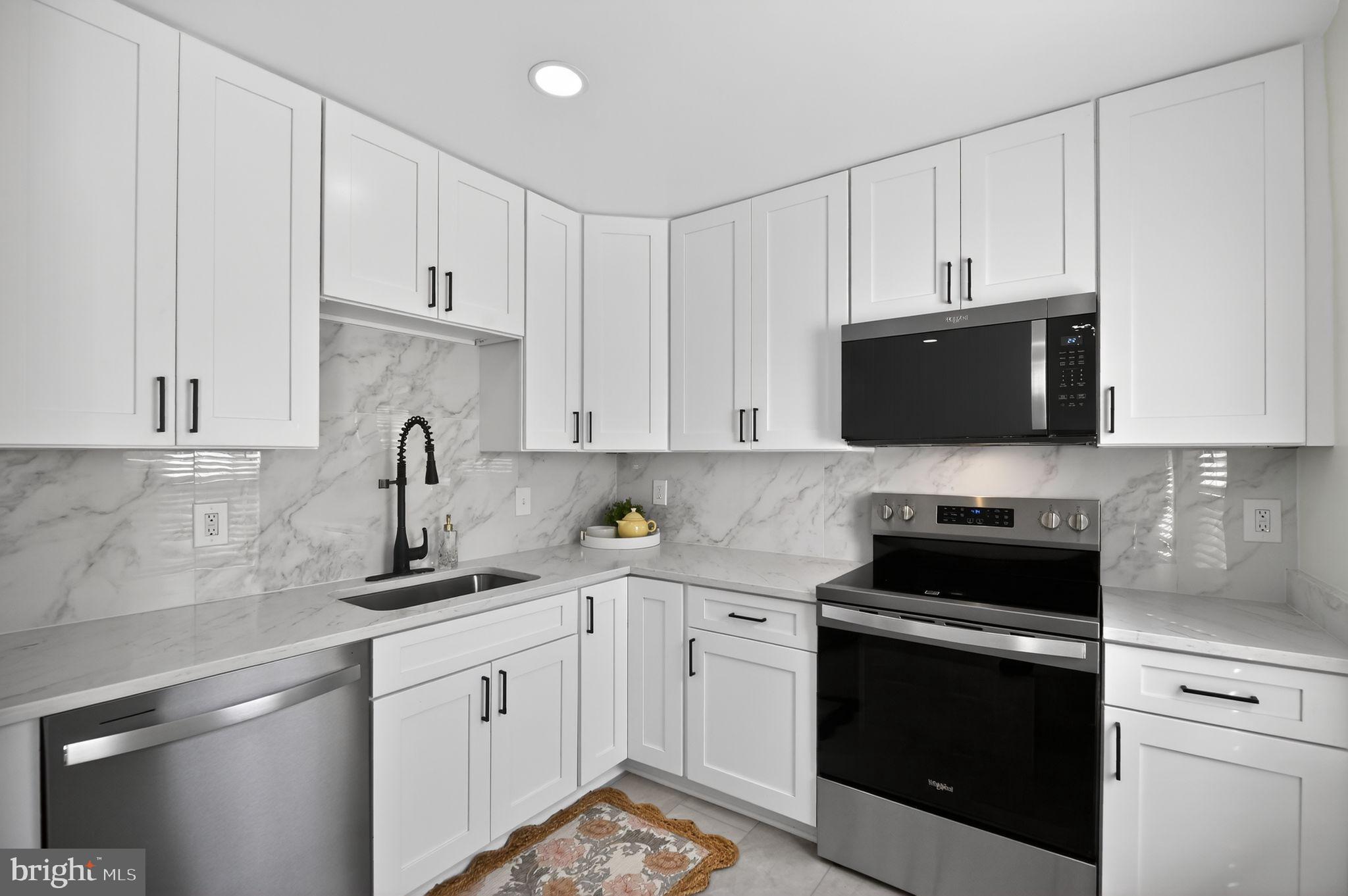 OAKWOOD COMMONS - Residential