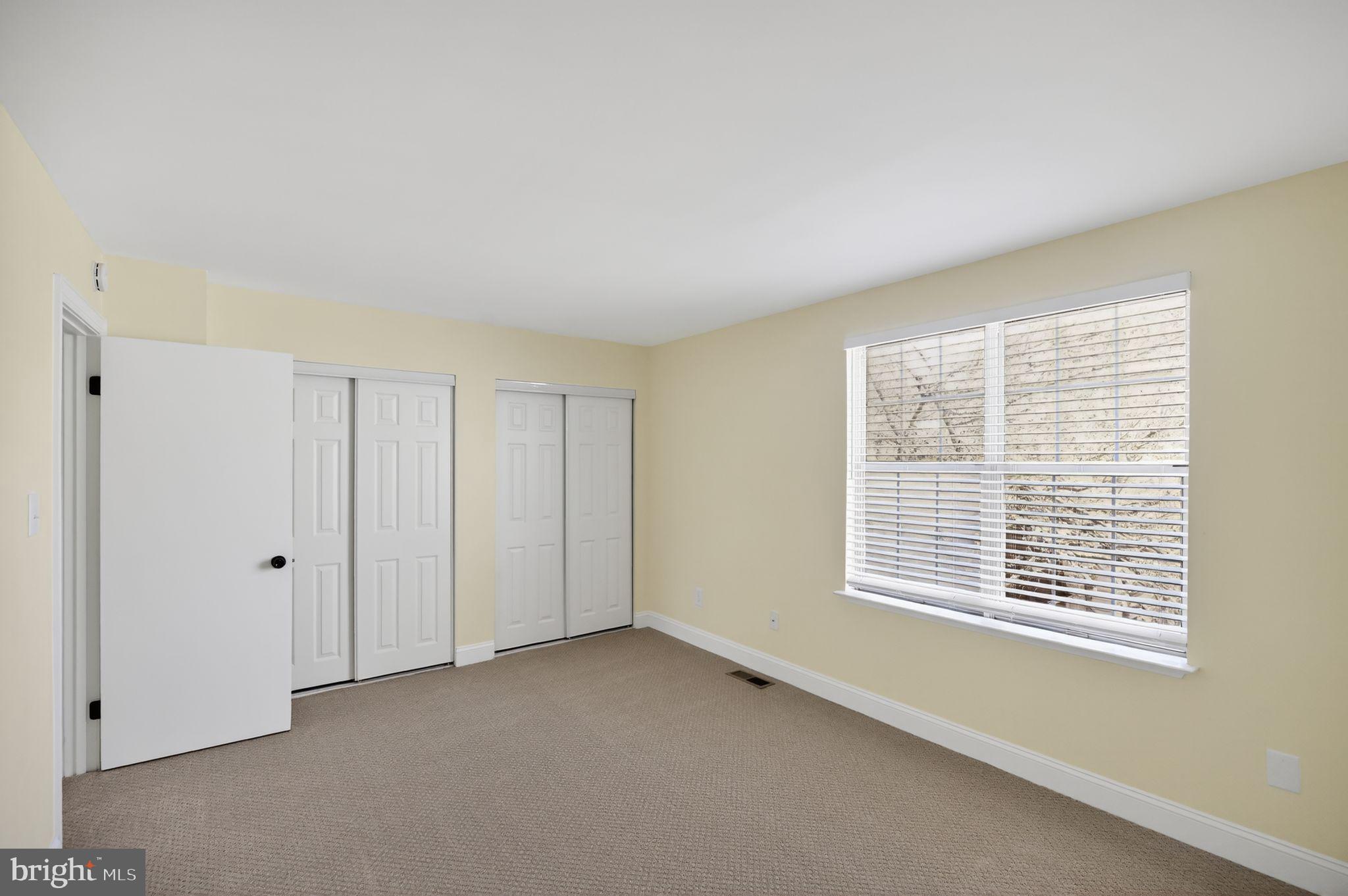 OAKWOOD COMMONS - Residential