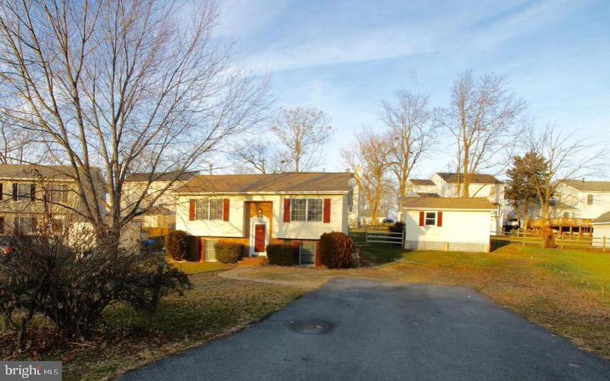 Great home close to Shenandoah University, restaurants and intersection of routes 50, 522 and 81. This house features a large driveway, living room, four bedrooms, two full baths, kitchen, office (or play area), deck, nice front and back yard. Available on July 12, 2024. No smoking at the property. People with credit score  660+,  job stability and good references is encouraged to apply. No pets. Storage building is not included in the lease.