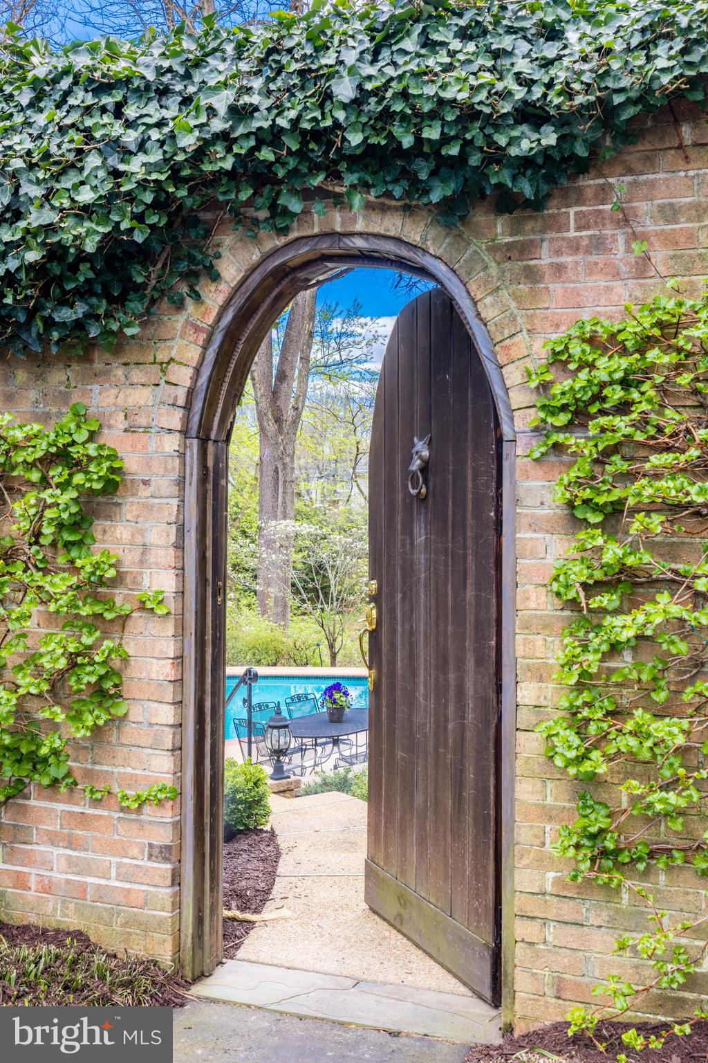 SAVILE MANOR - Residential