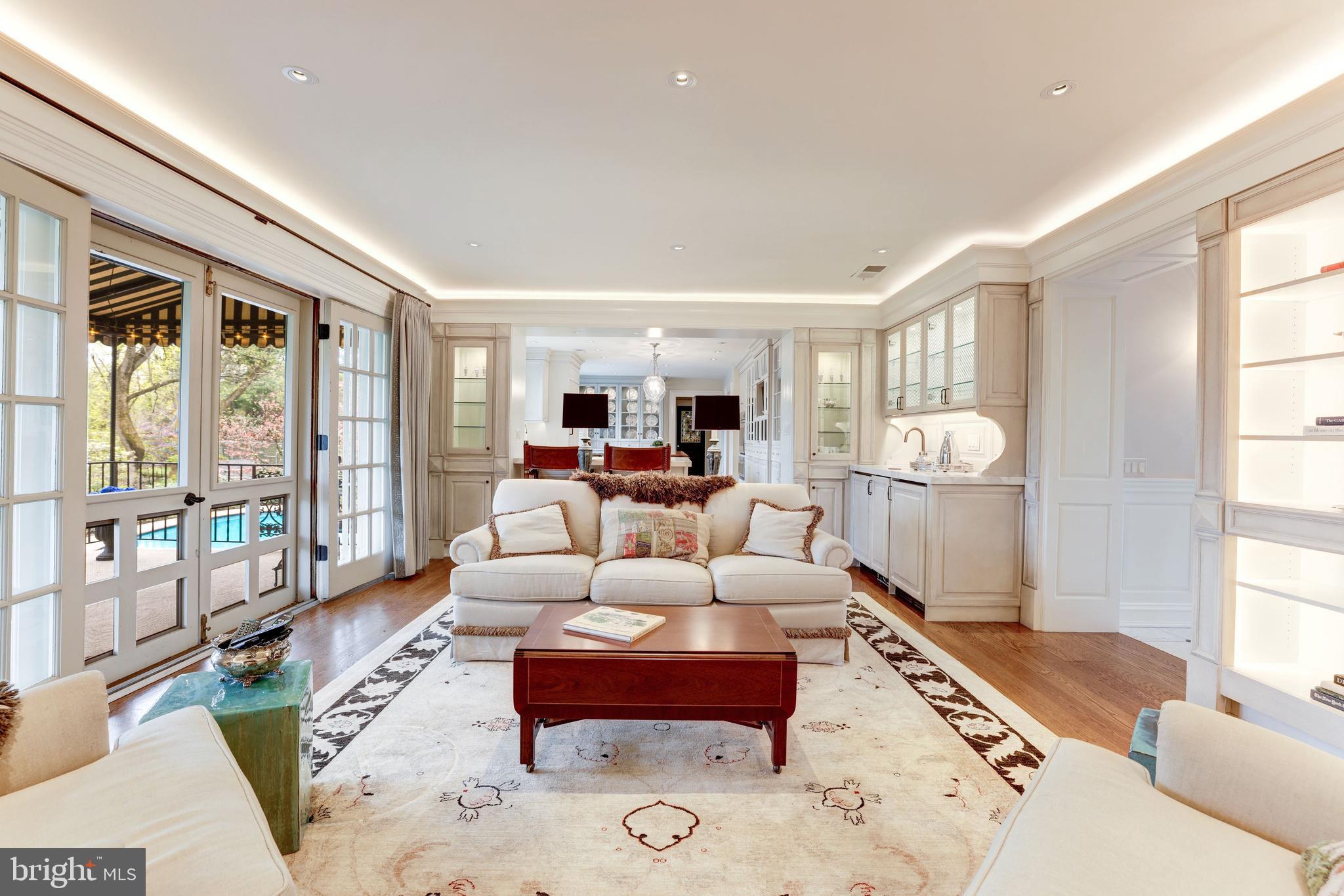 SAVILE MANOR - Residential