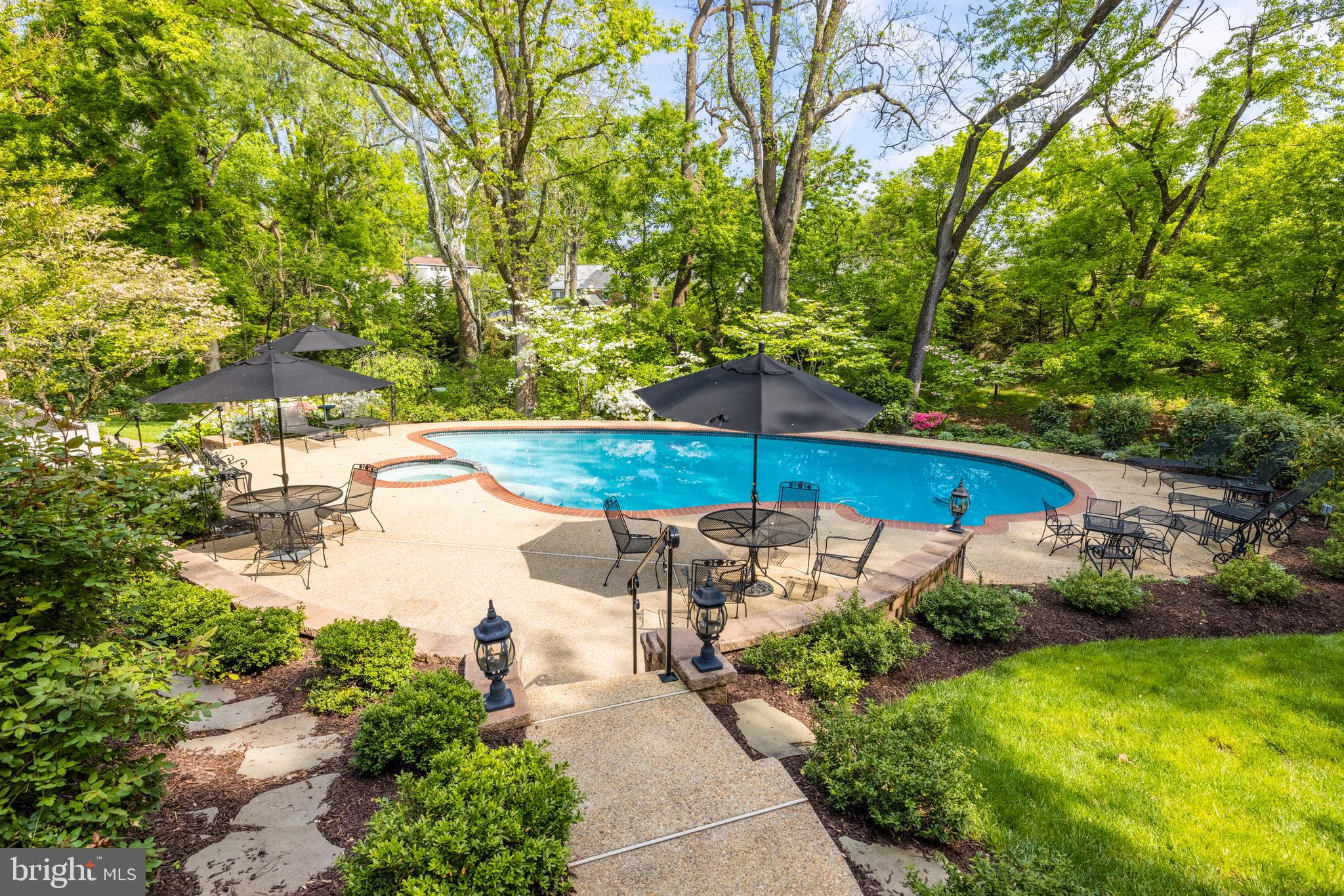 SAVILE MANOR - Residential