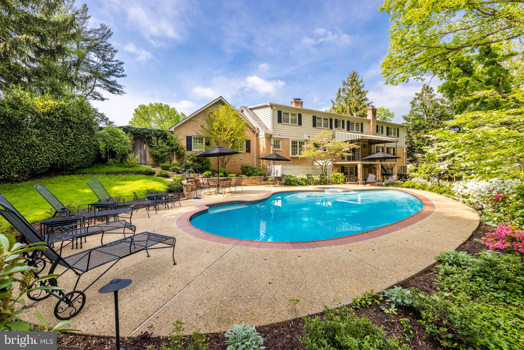 SAVILE MANOR - Residential