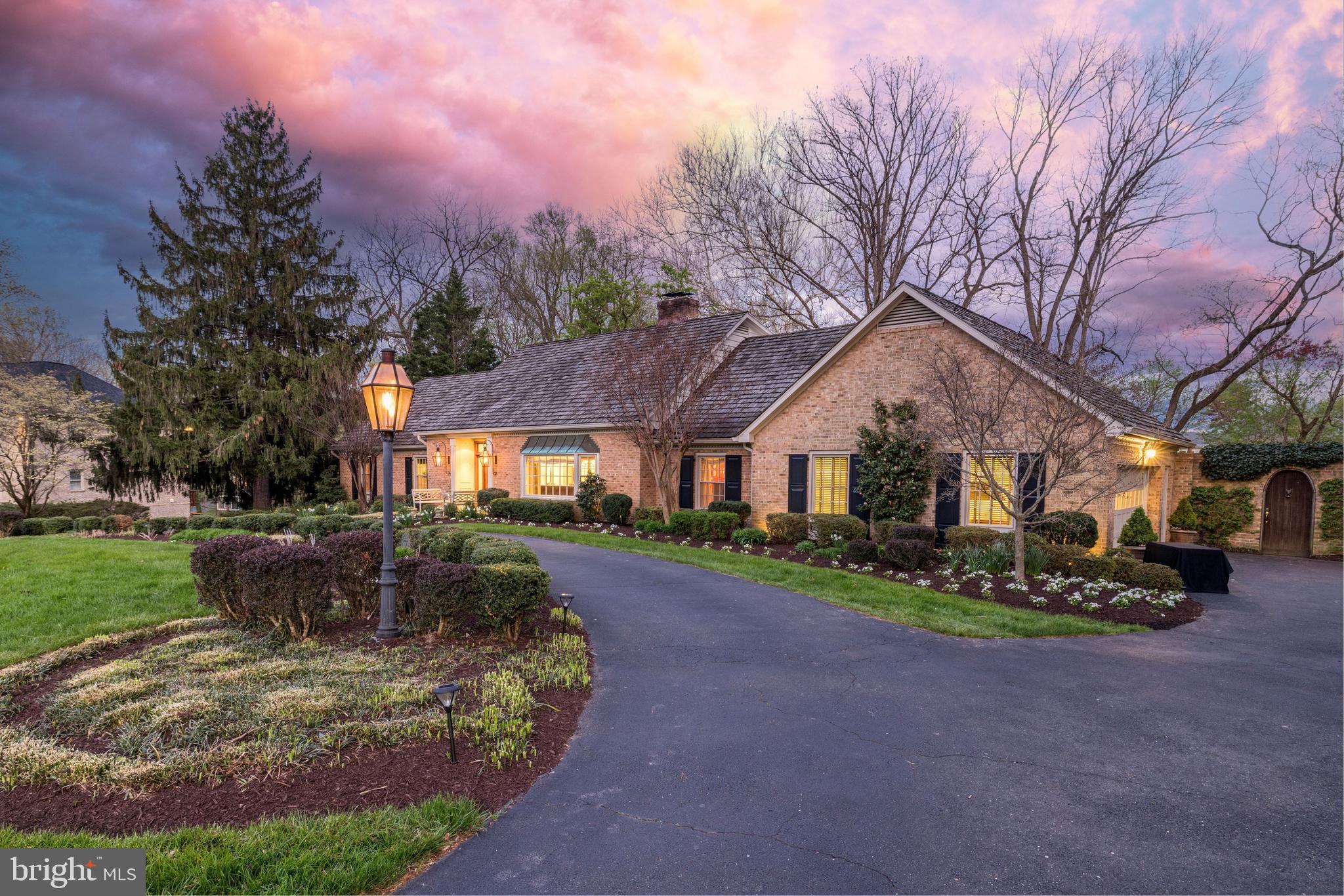 SAVILE MANOR - Residential