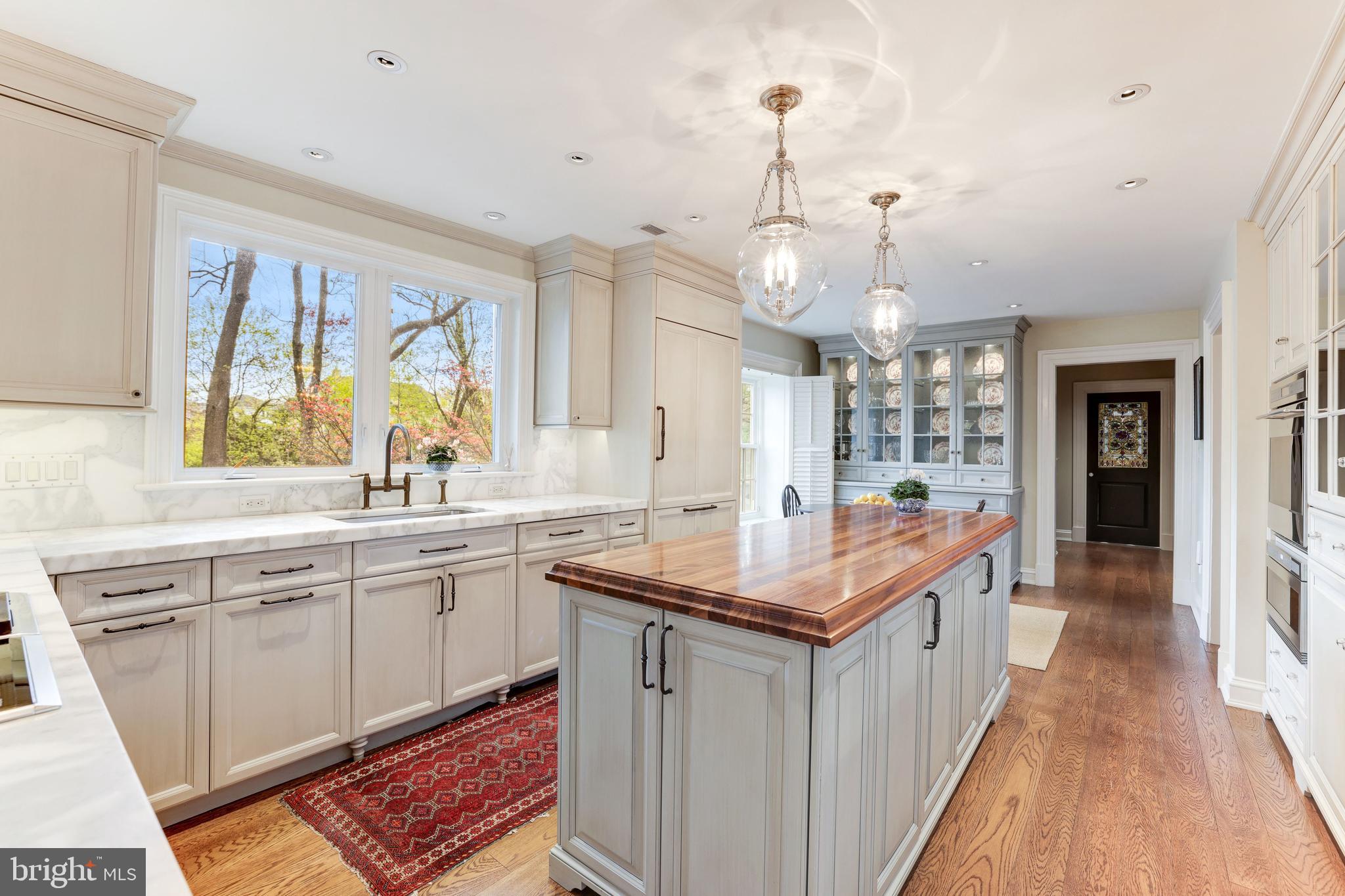 SAVILE MANOR - Residential