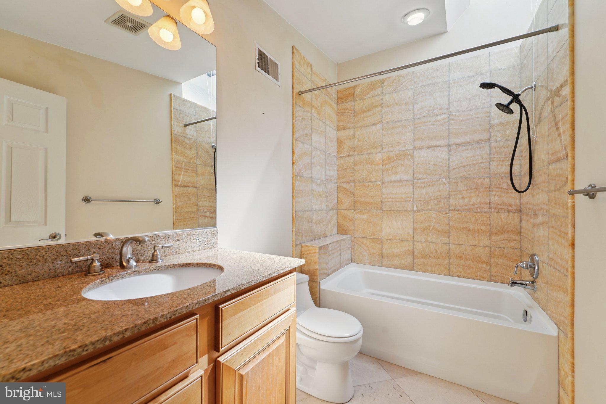 HIGHLANDTOWN - Residential