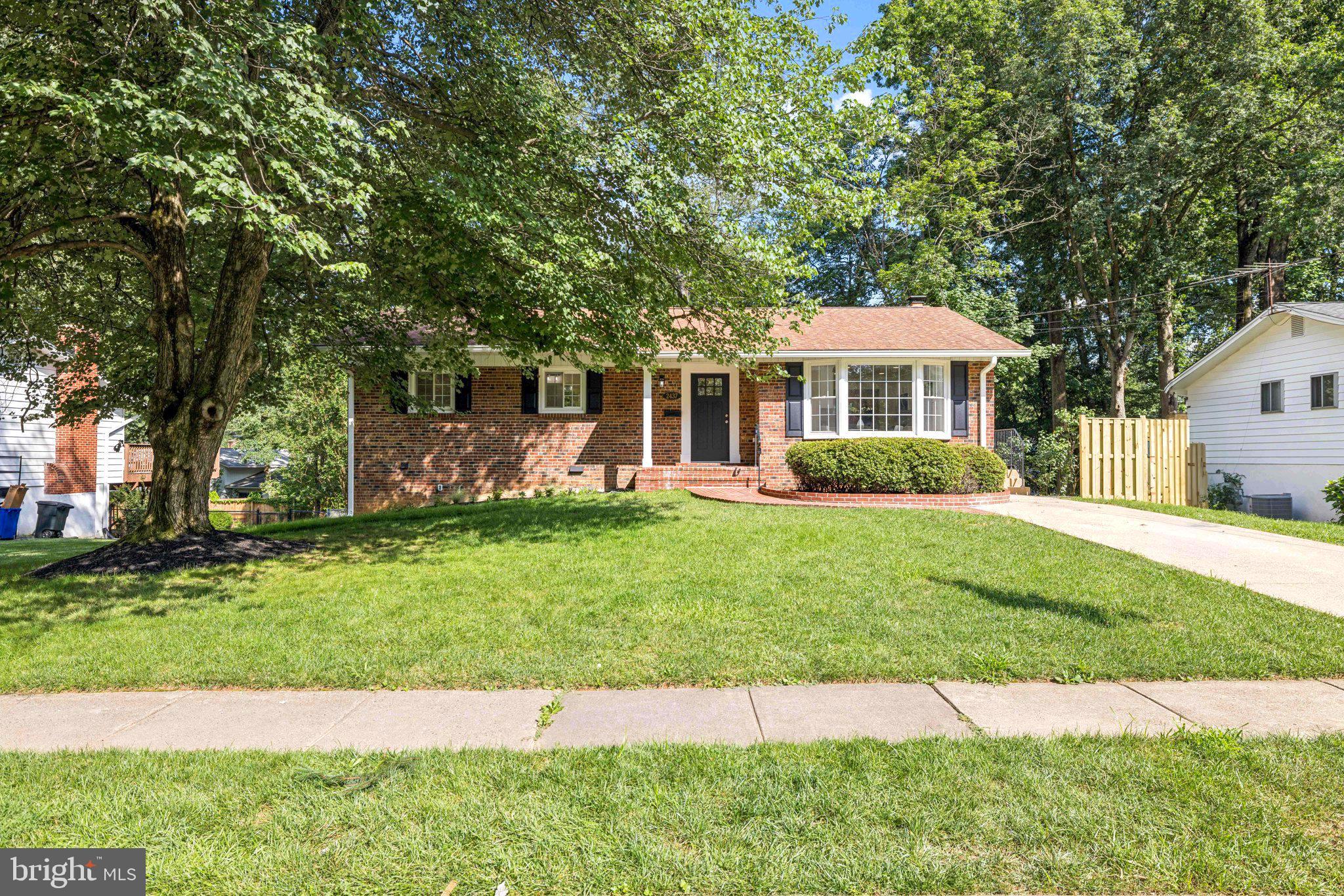 2437 ROCKBRIDGE STREET