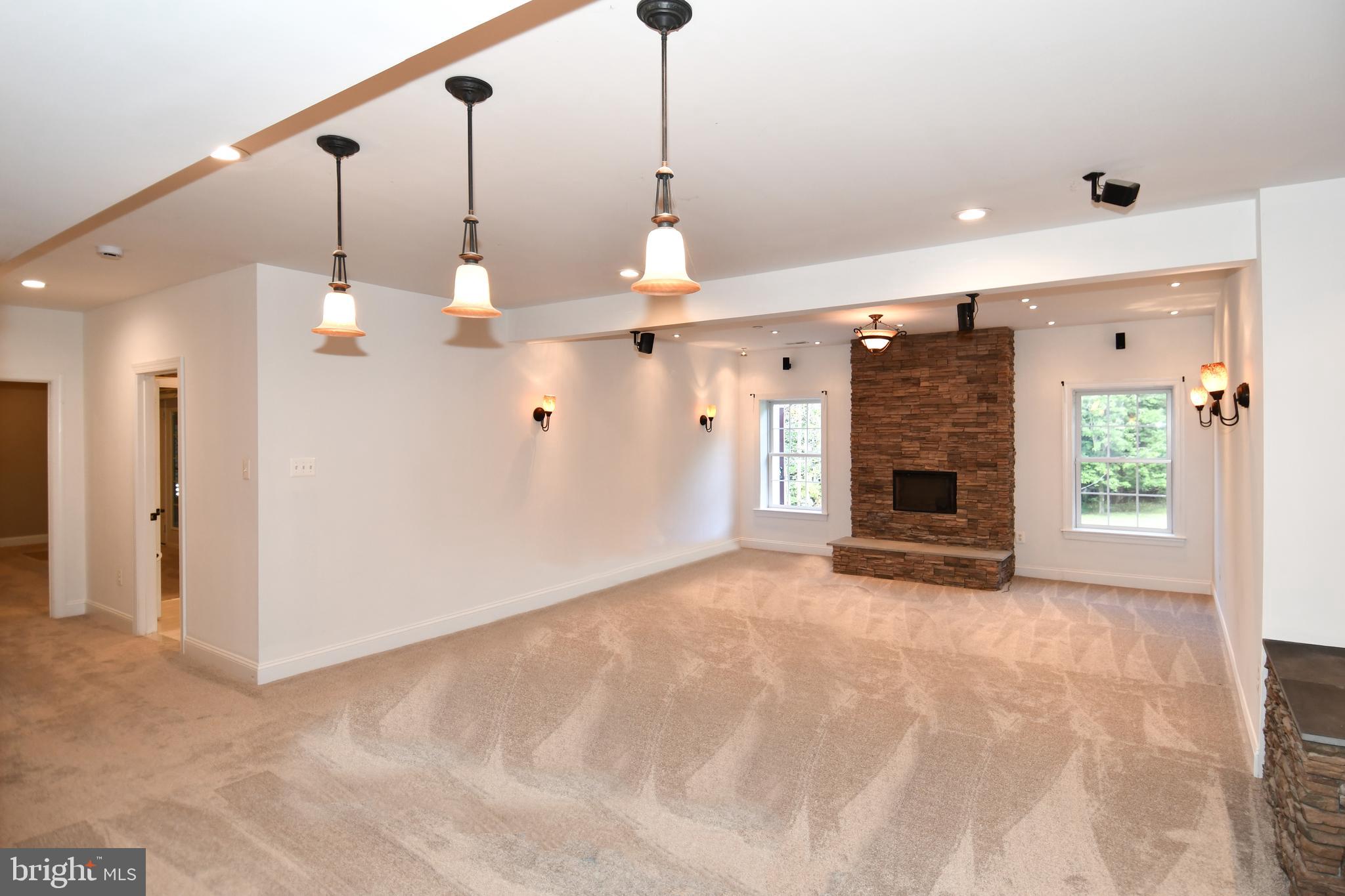 EAGLE POINTE - Residential