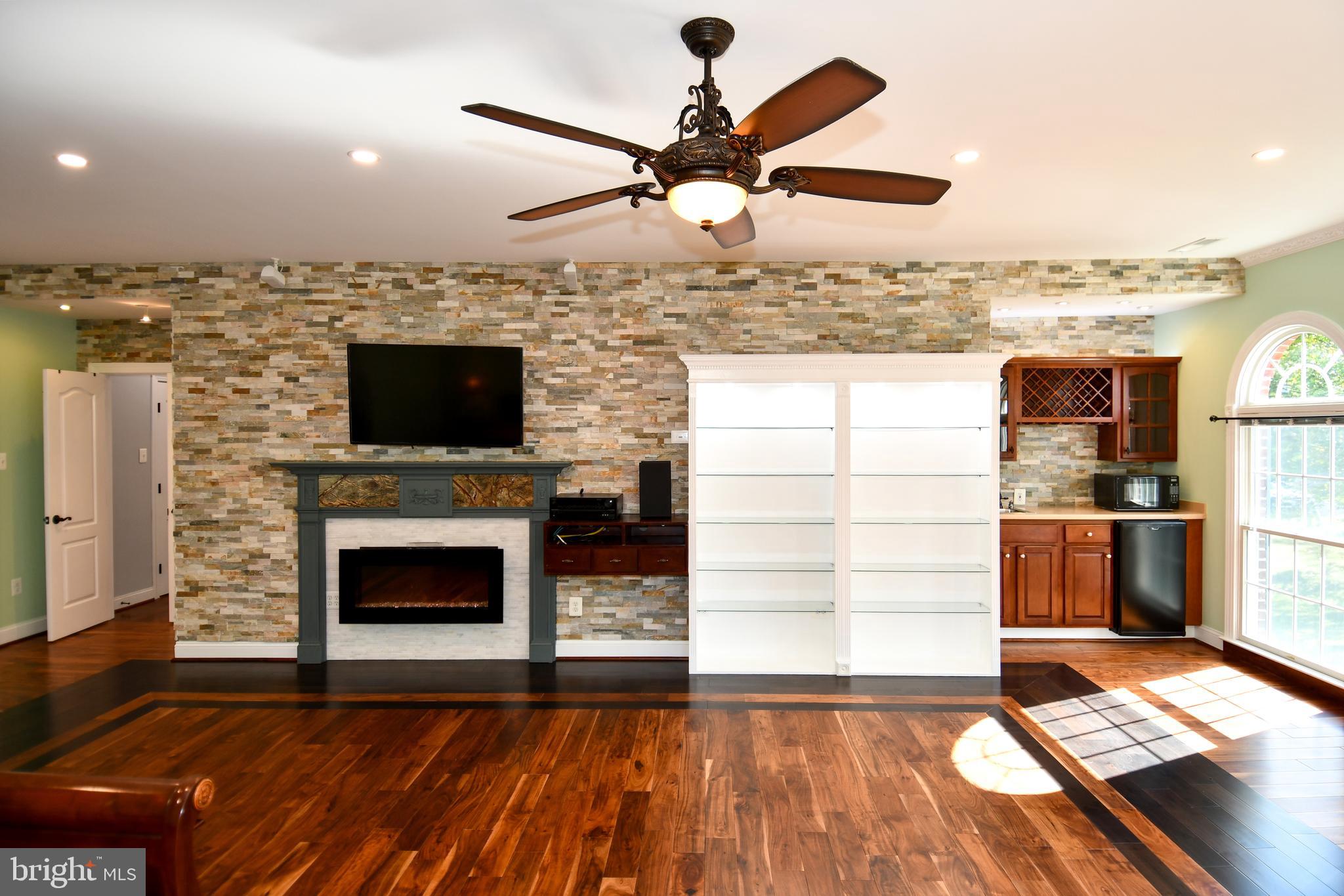 EAGLE POINTE - Residential