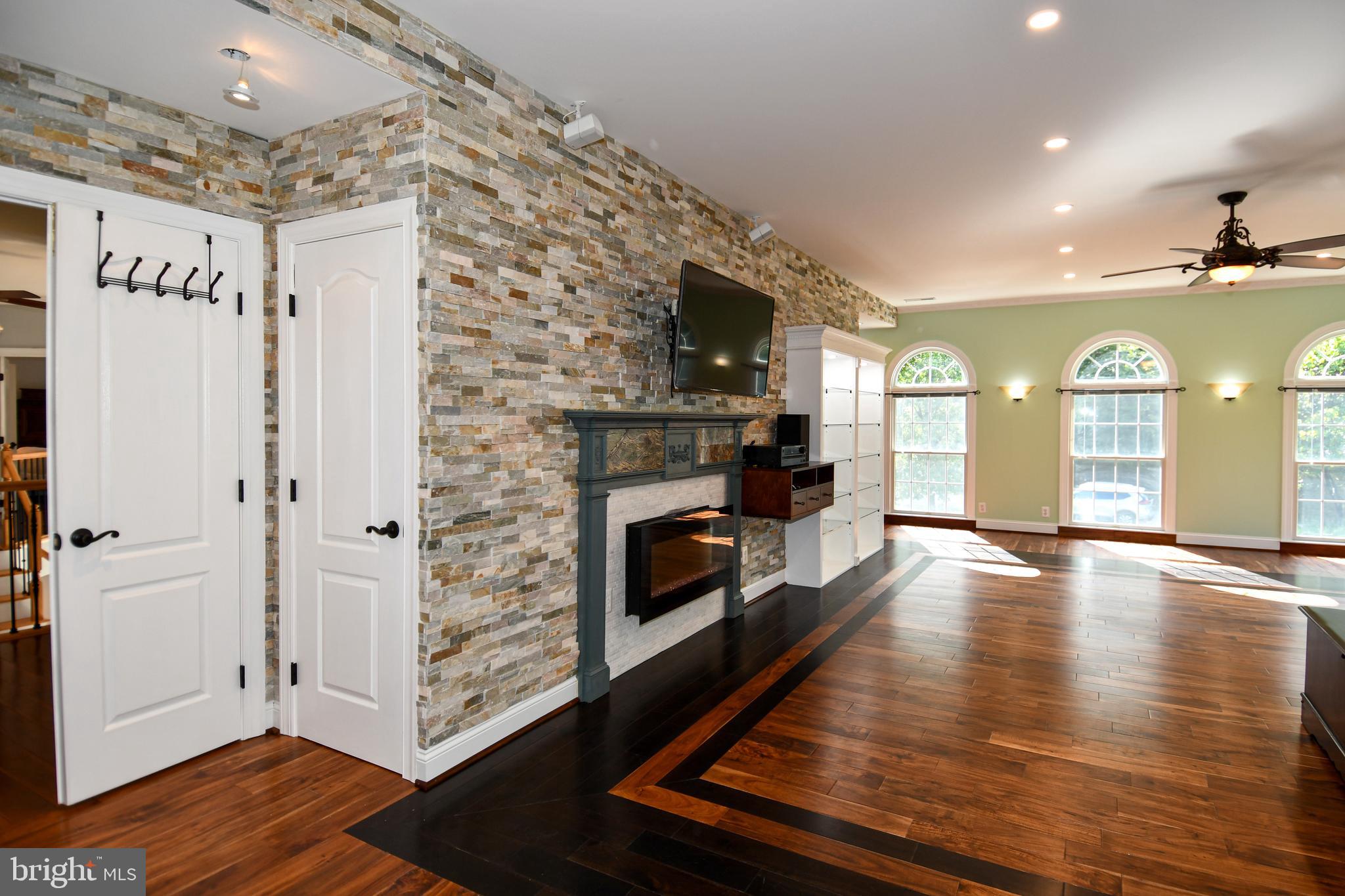 EAGLE POINTE - Residential