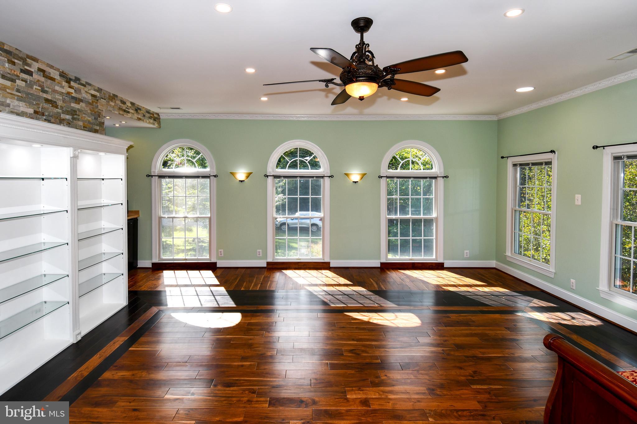 EAGLE POINTE - Residential