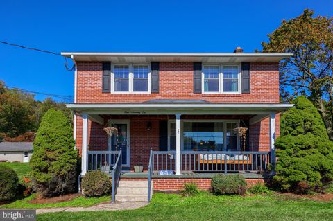 Photo of 176 W MAIN ST, ADAMSTOWN, PA 19501 (MLS # PALA2026598)