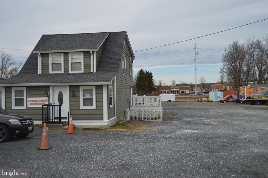 This property is set up as a contractors office , show room, and storage yard. Zoned C4 there is not much you can't do here. Perfect for the growing contractor.