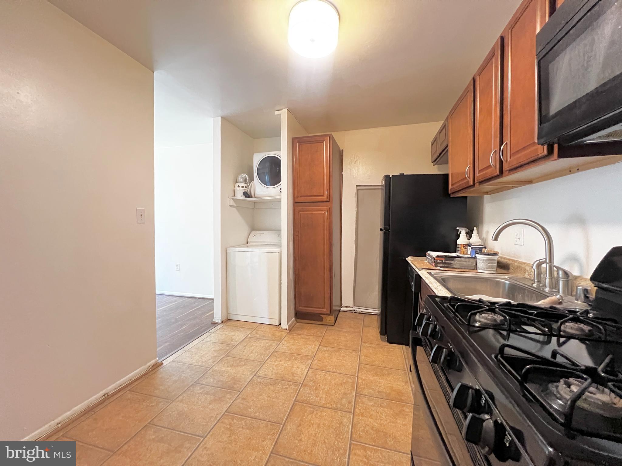 CHELSEA WOODS COURTS - Residential