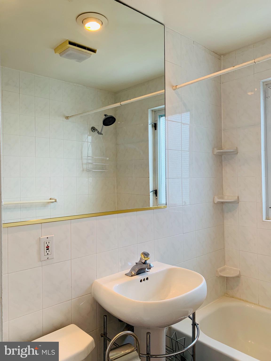 LINDEN GARDENS - Residential Lease