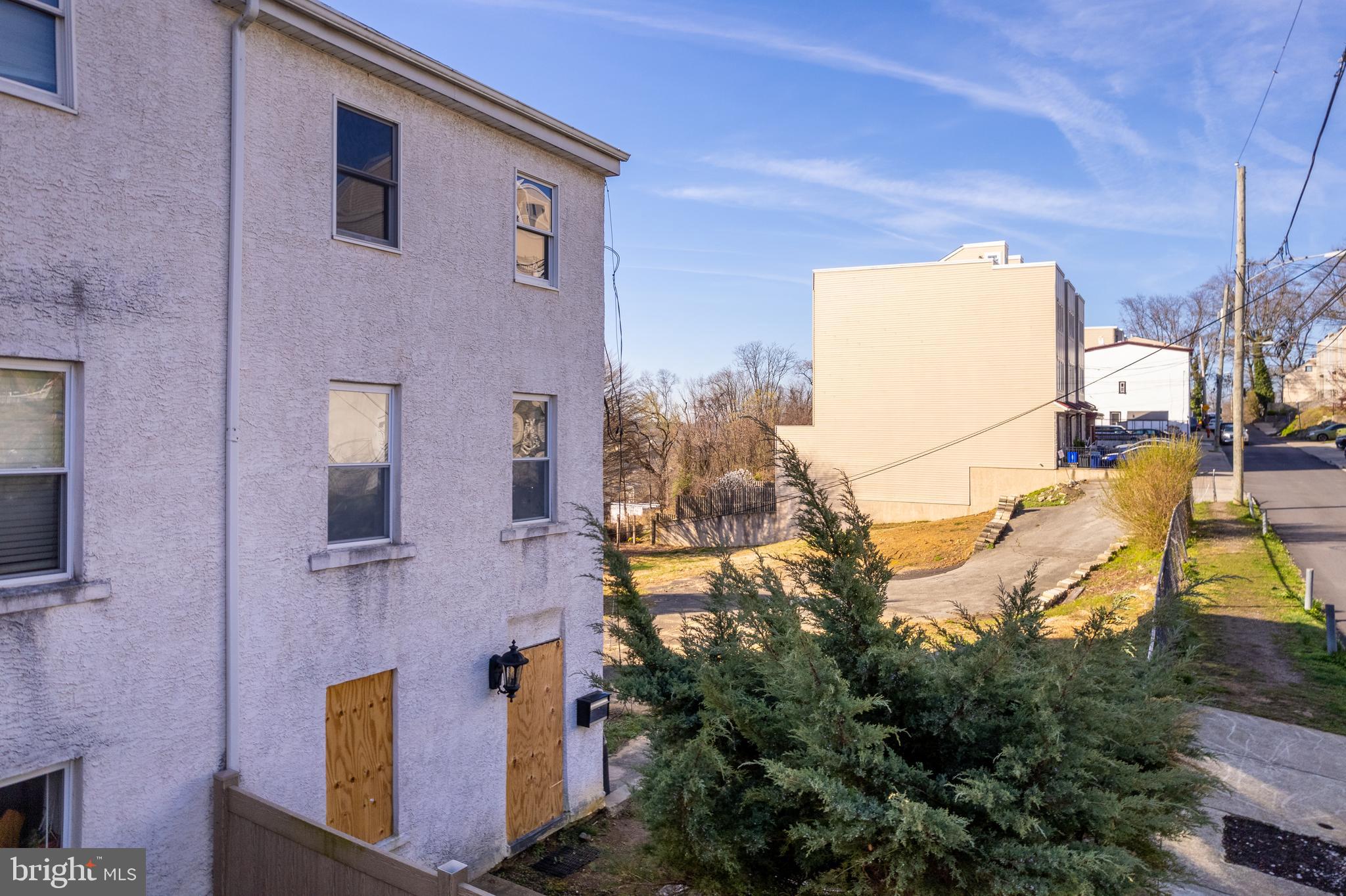 ROXBOROUGH - Commercial Sale