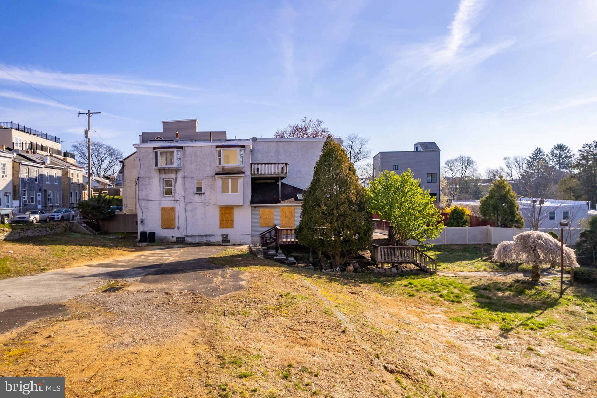 ROXBOROUGH - Commercial Sale