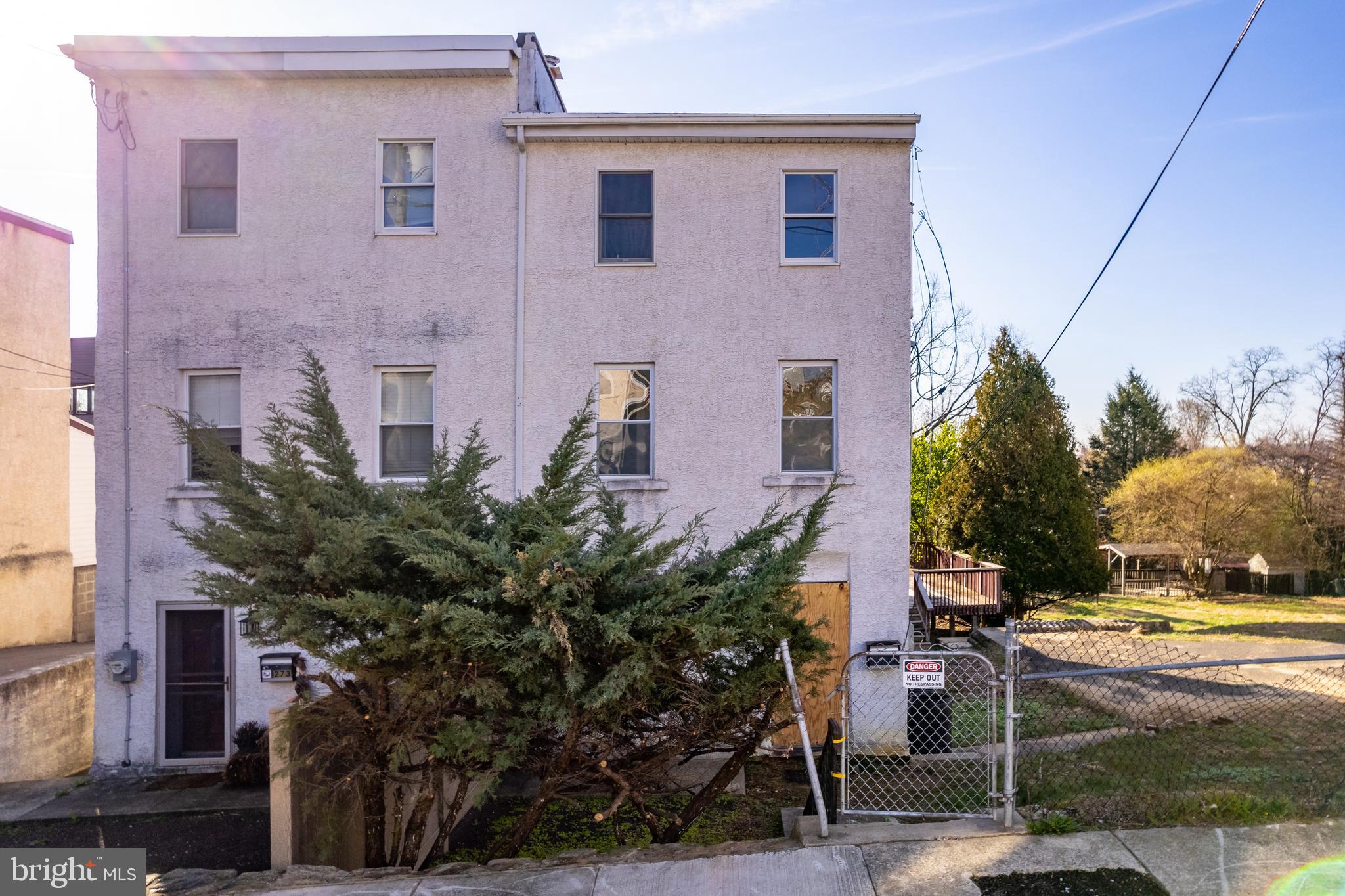 ROXBOROUGH - Commercial Sale