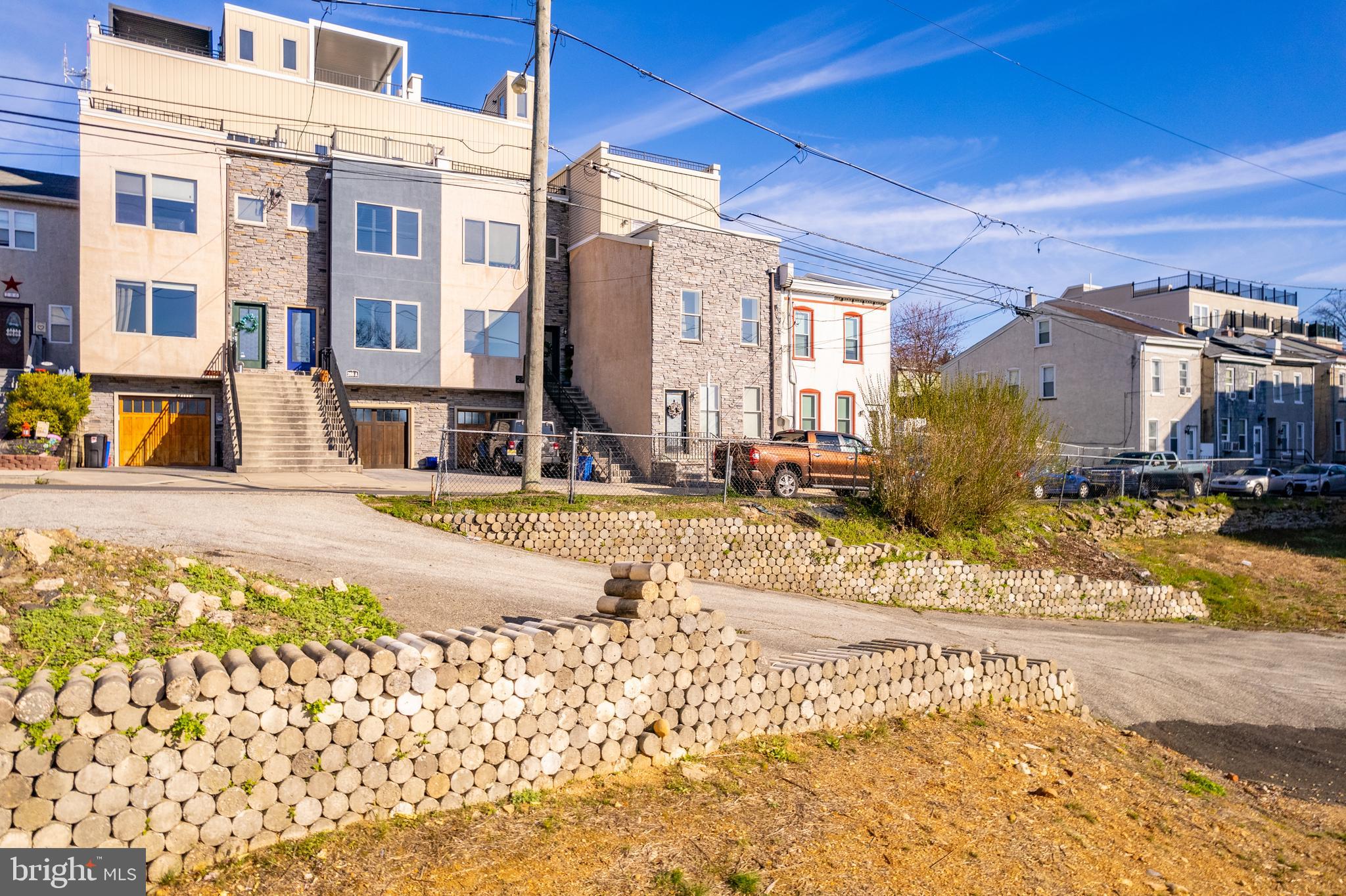 ROXBOROUGH - Commercial Sale