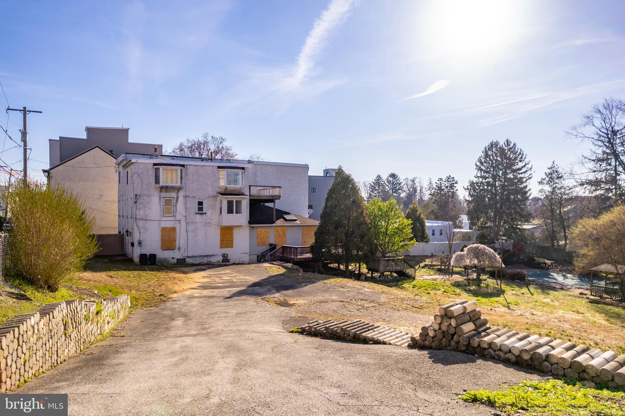 ROXBOROUGH - Commercial Sale