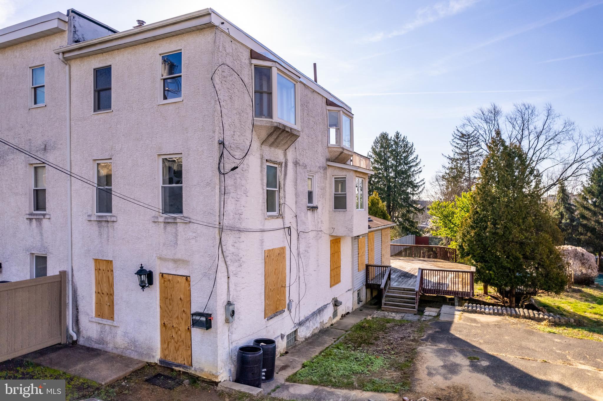 ROXBOROUGH - Commercial Sale