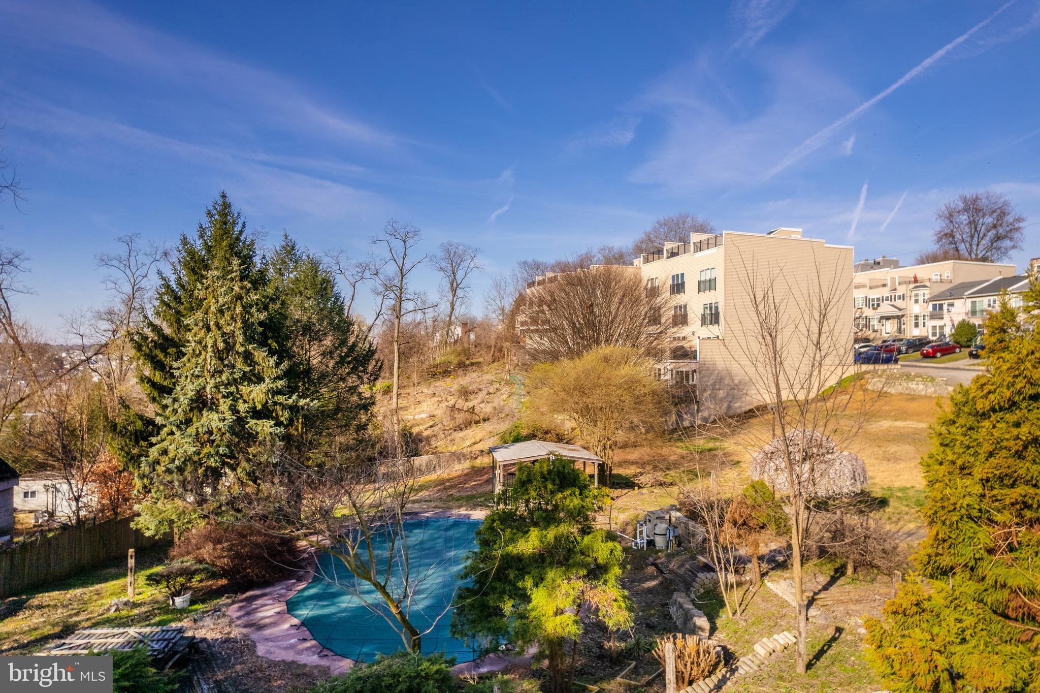 ROXBOROUGH - Commercial Sale