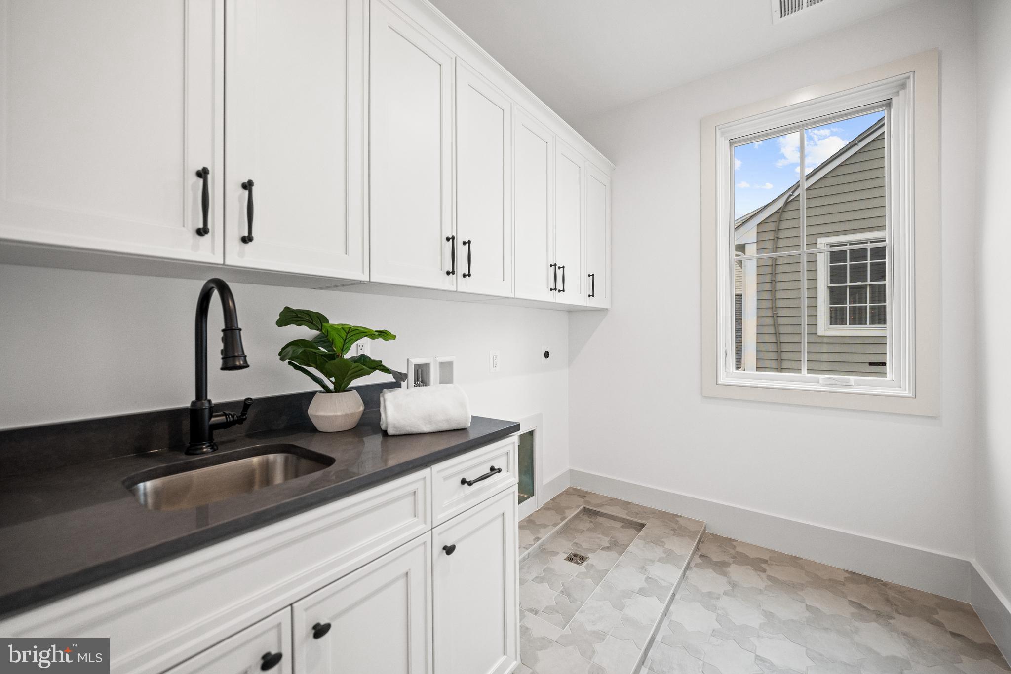 MAYWOOD - Residential