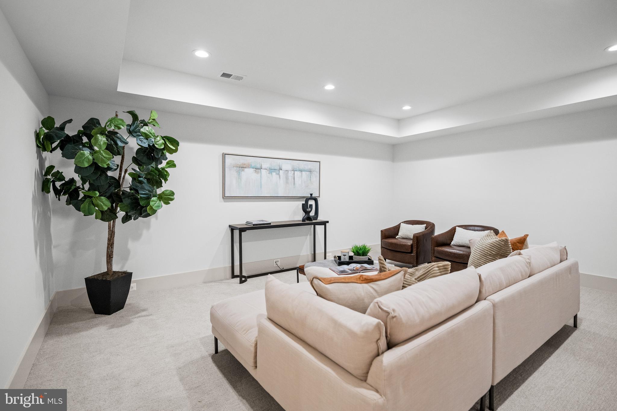 MAYWOOD - Residential