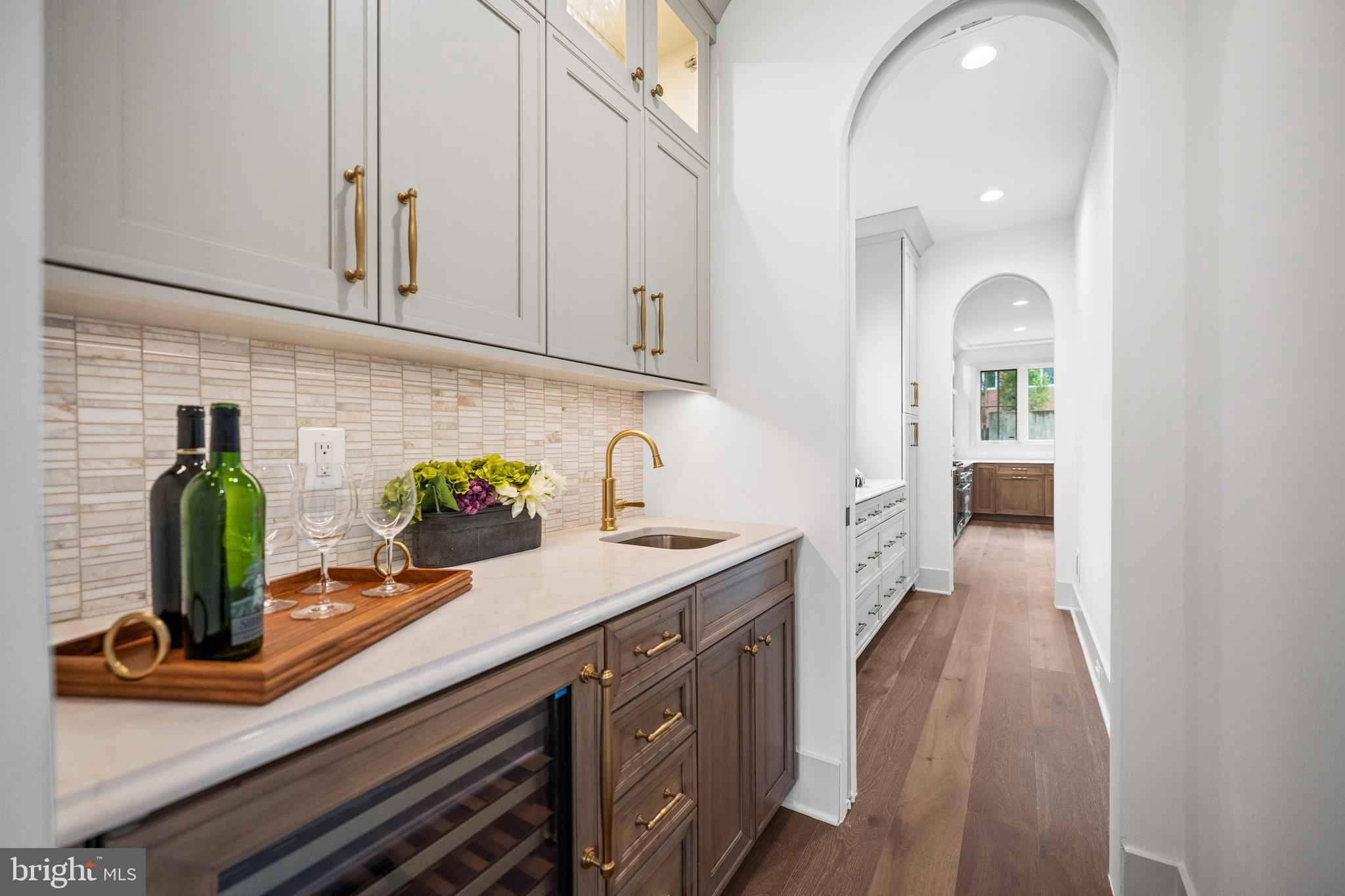 MAYWOOD - Residential