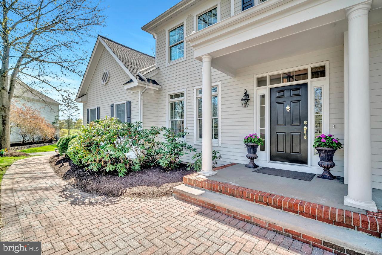 5 PEBBLE BEACH COURT