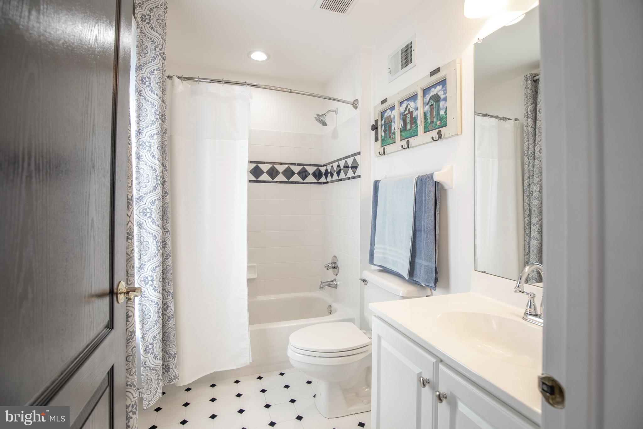 OAKS OF BUCKINGHAM - Residential